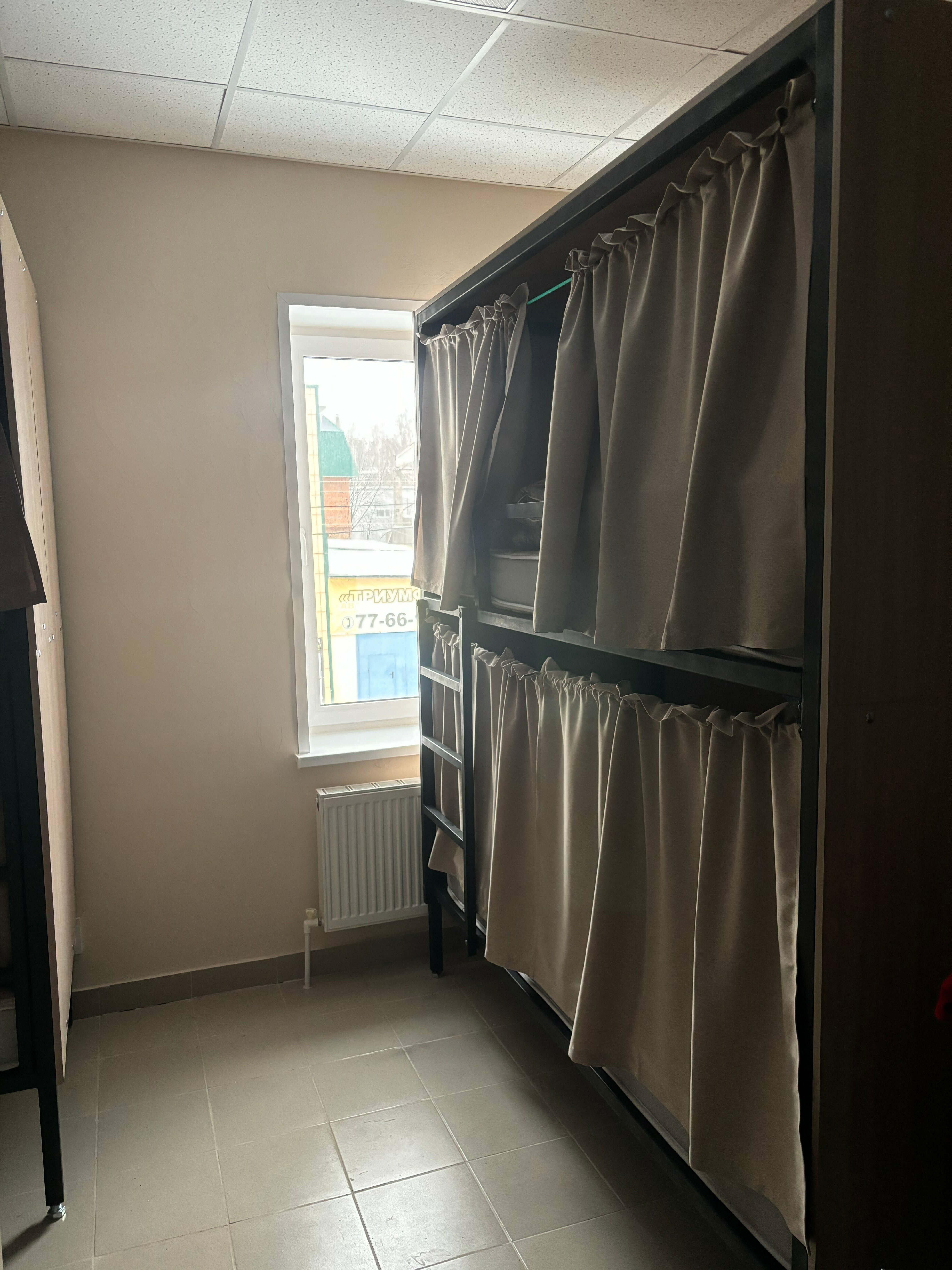 Общий 8-местный номер для мужчин