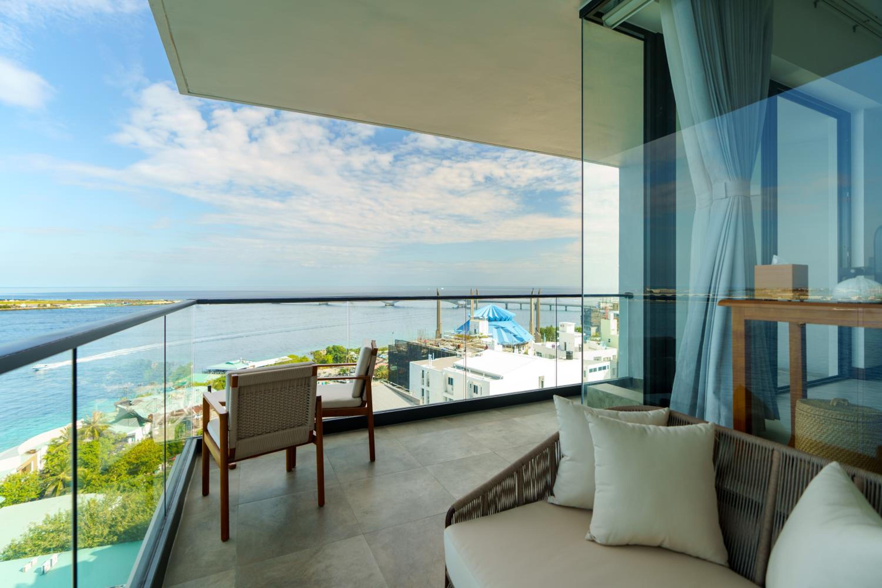 Superior Ocean Front Deluxe (Free Airport Transfer)