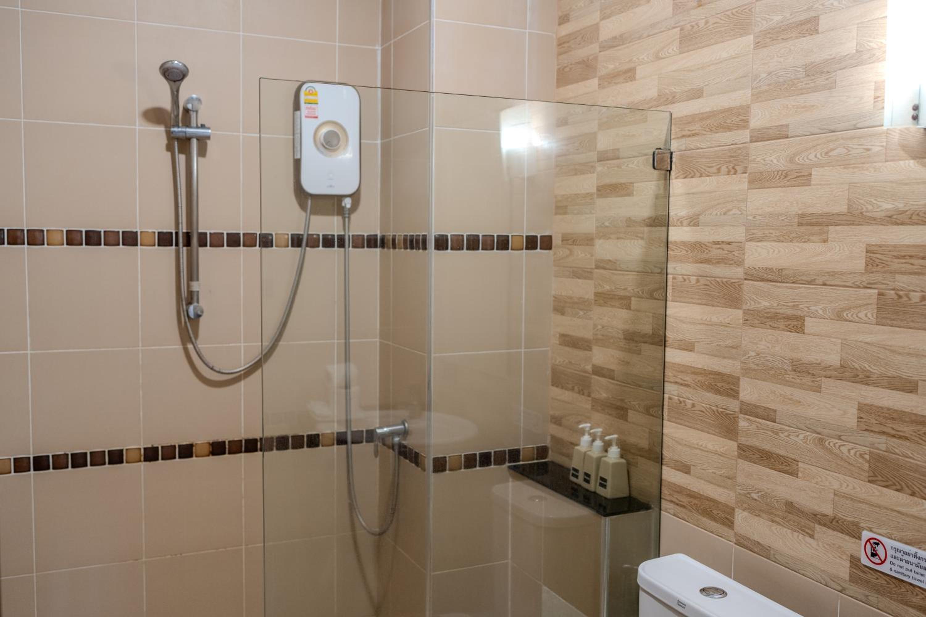 Comfort Triple Room - Street Side Building