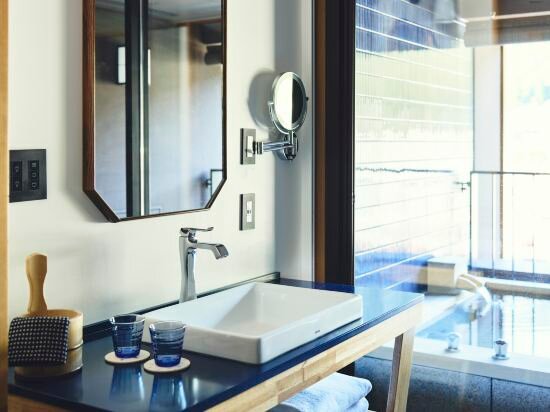 1 King Premium River View Private Hot Spring