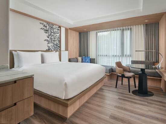 Superior King Bed Room With City View(SofaBed)