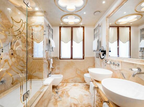Superior Double Room Golden Leaf