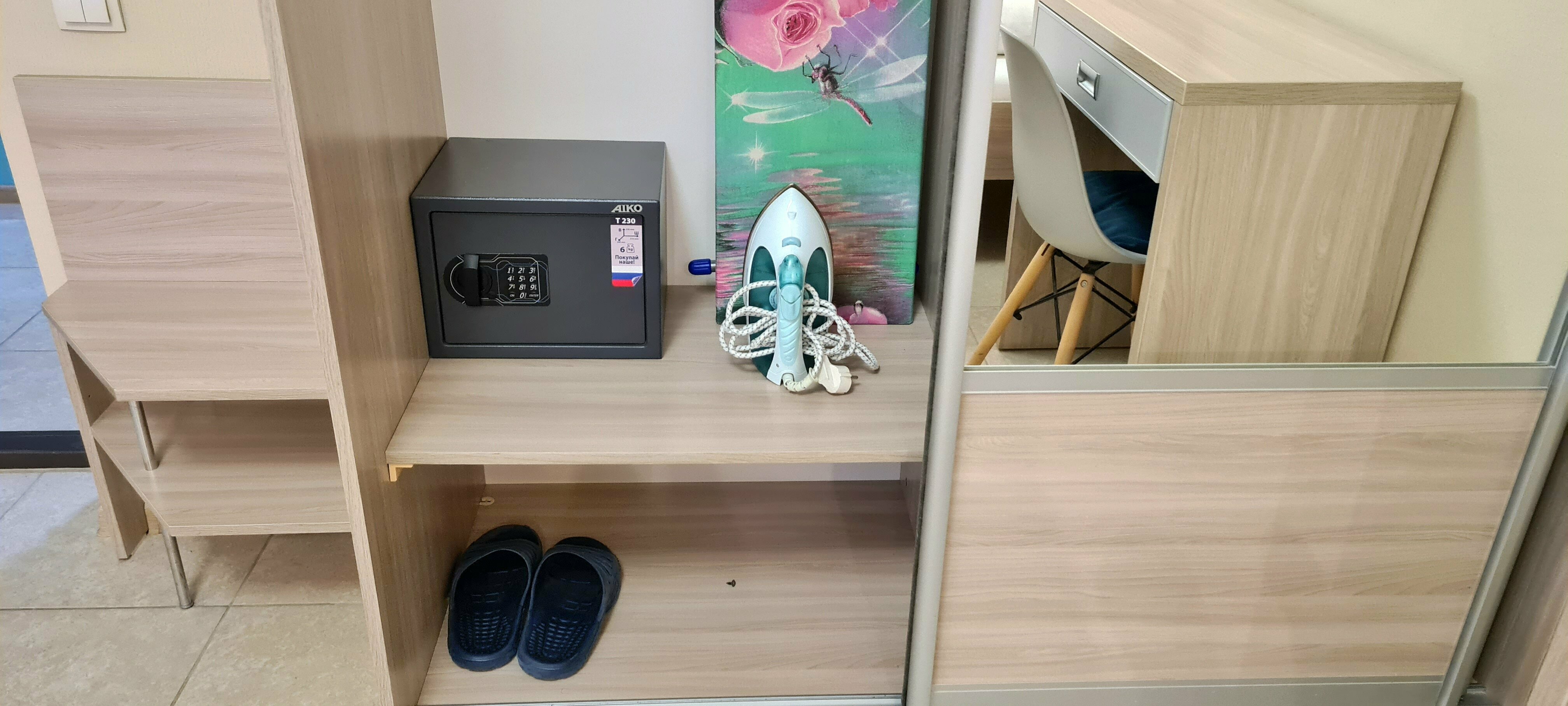 Стандарт "Фиолетовый" с завтраком с  балконом с мини-кухней и с двуспальной кроватью