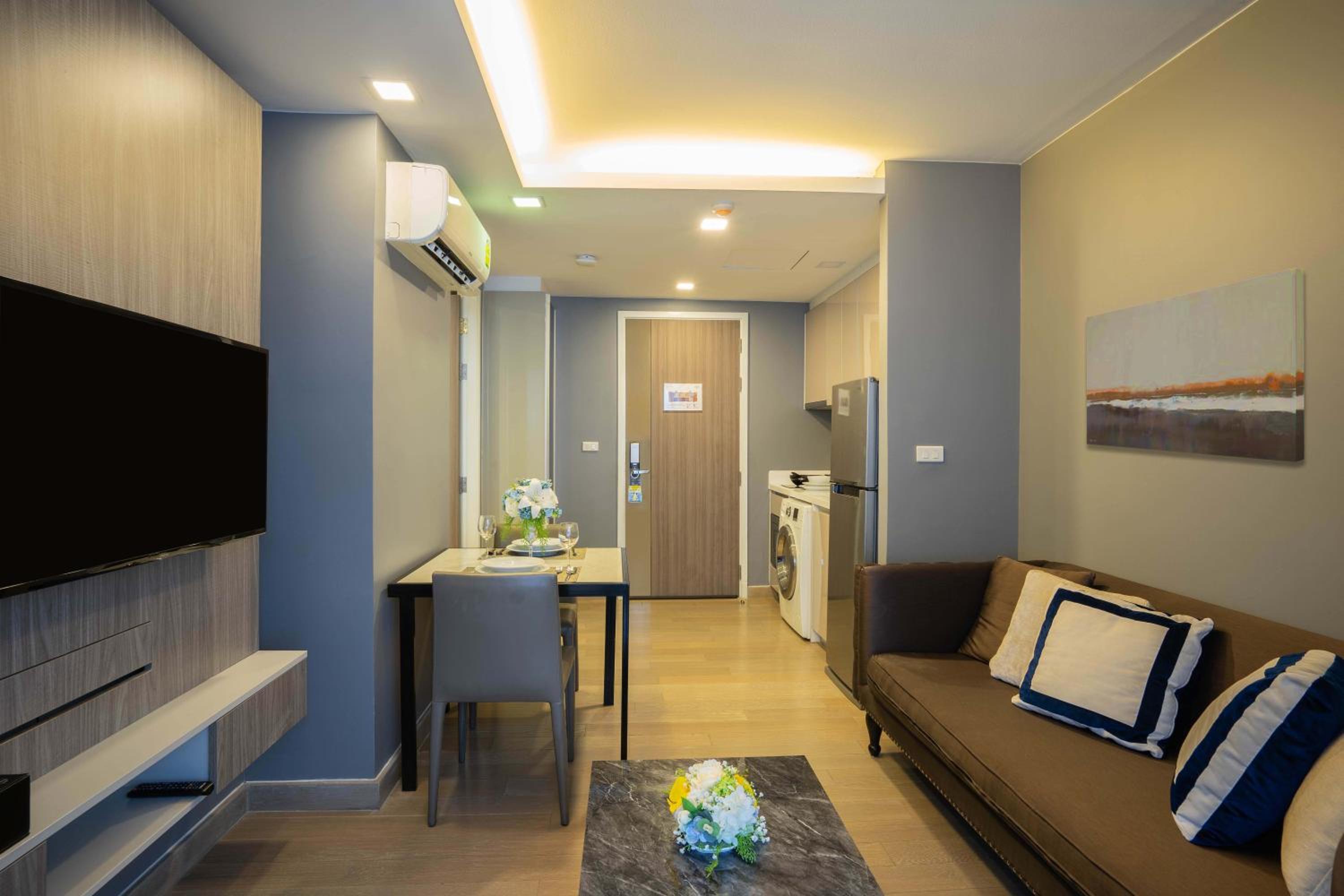 One-Bedroom Apartment