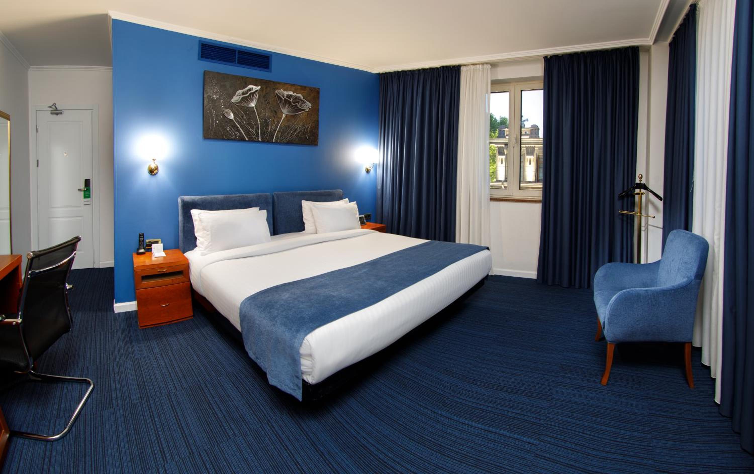 Superior King Room - Non-Smoking