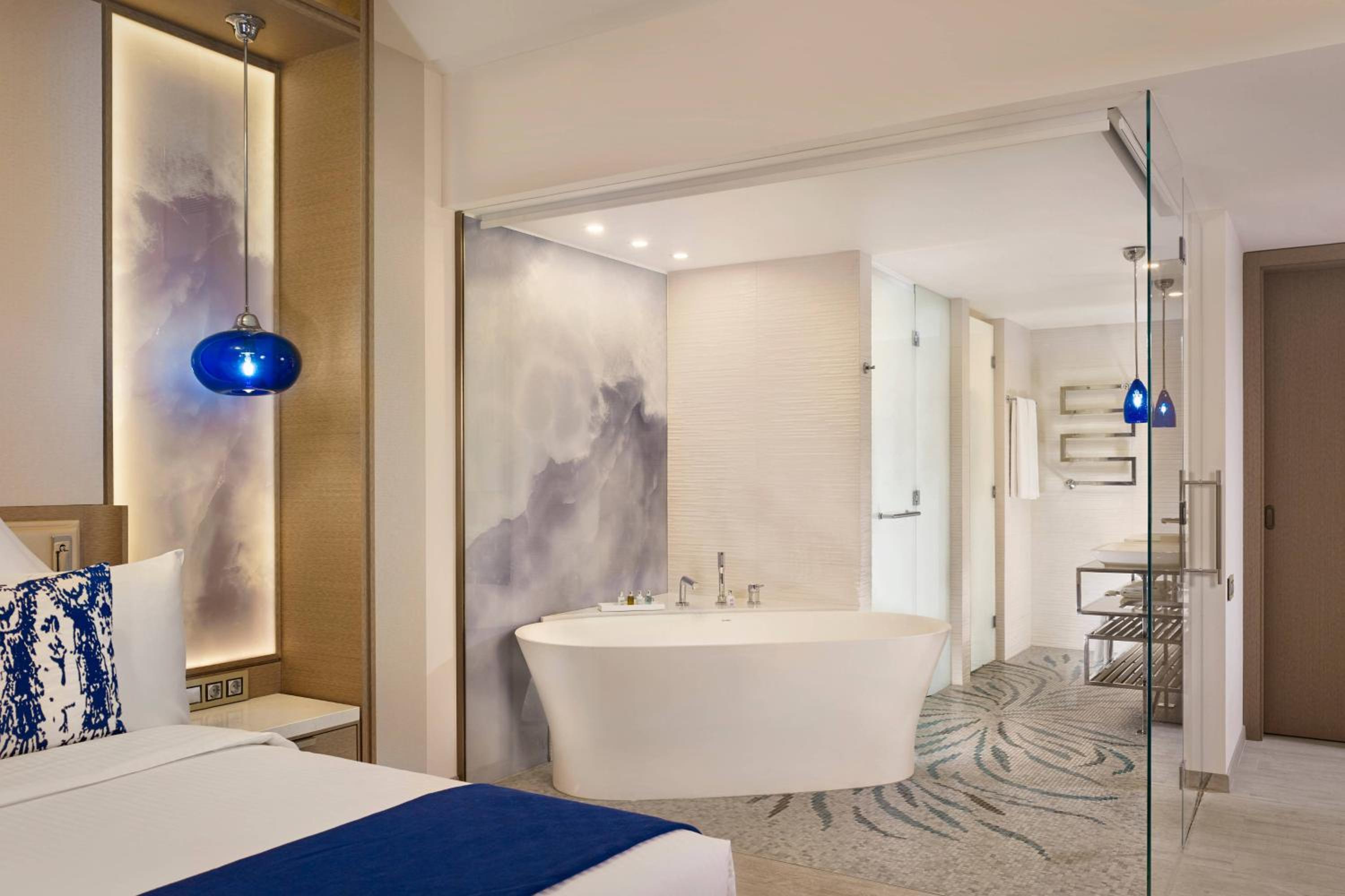 Junior Suite, 1 Bedroom Suite, 1 King, Sea view, Balcony