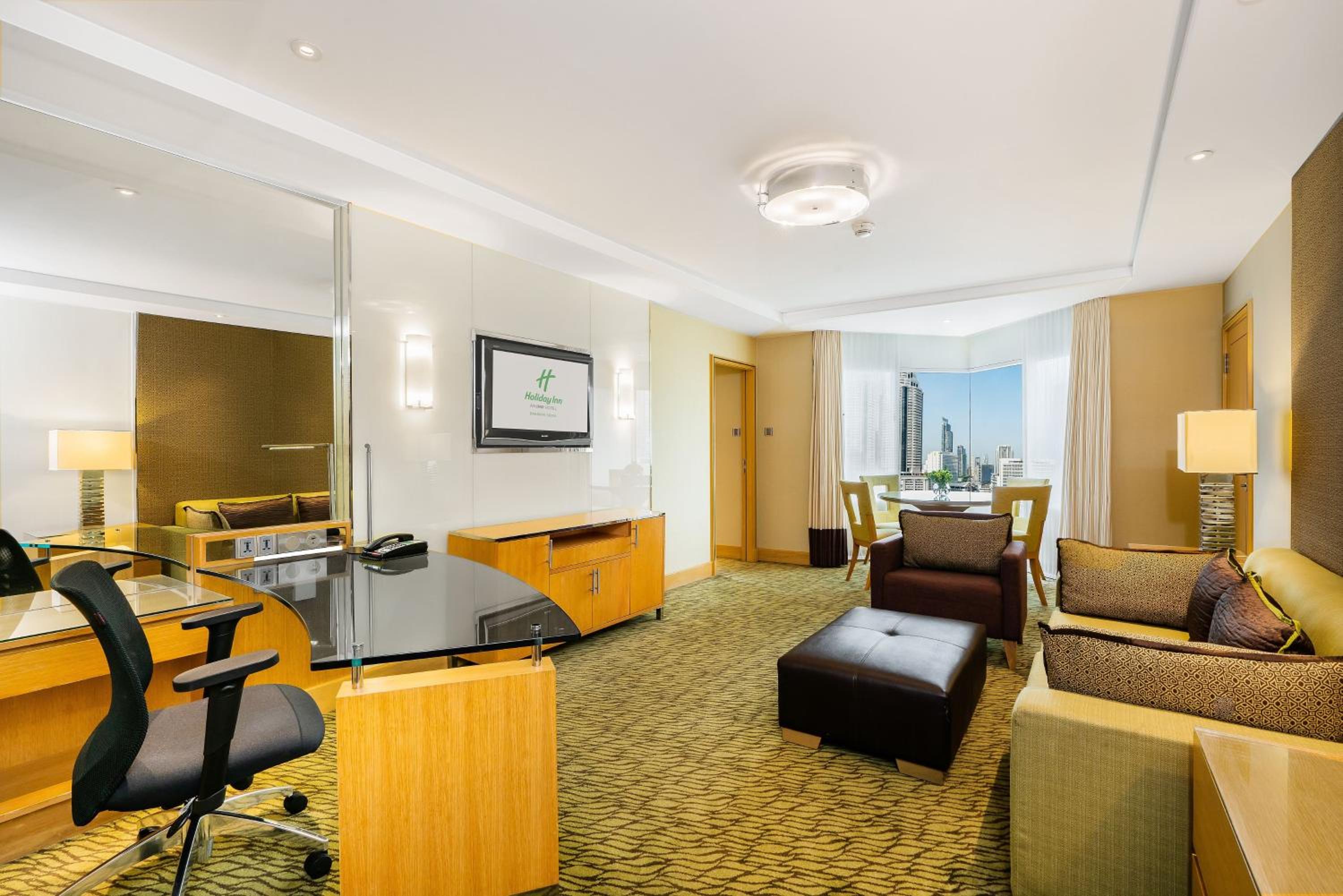 One-Bedroom Premium King Suite with City View