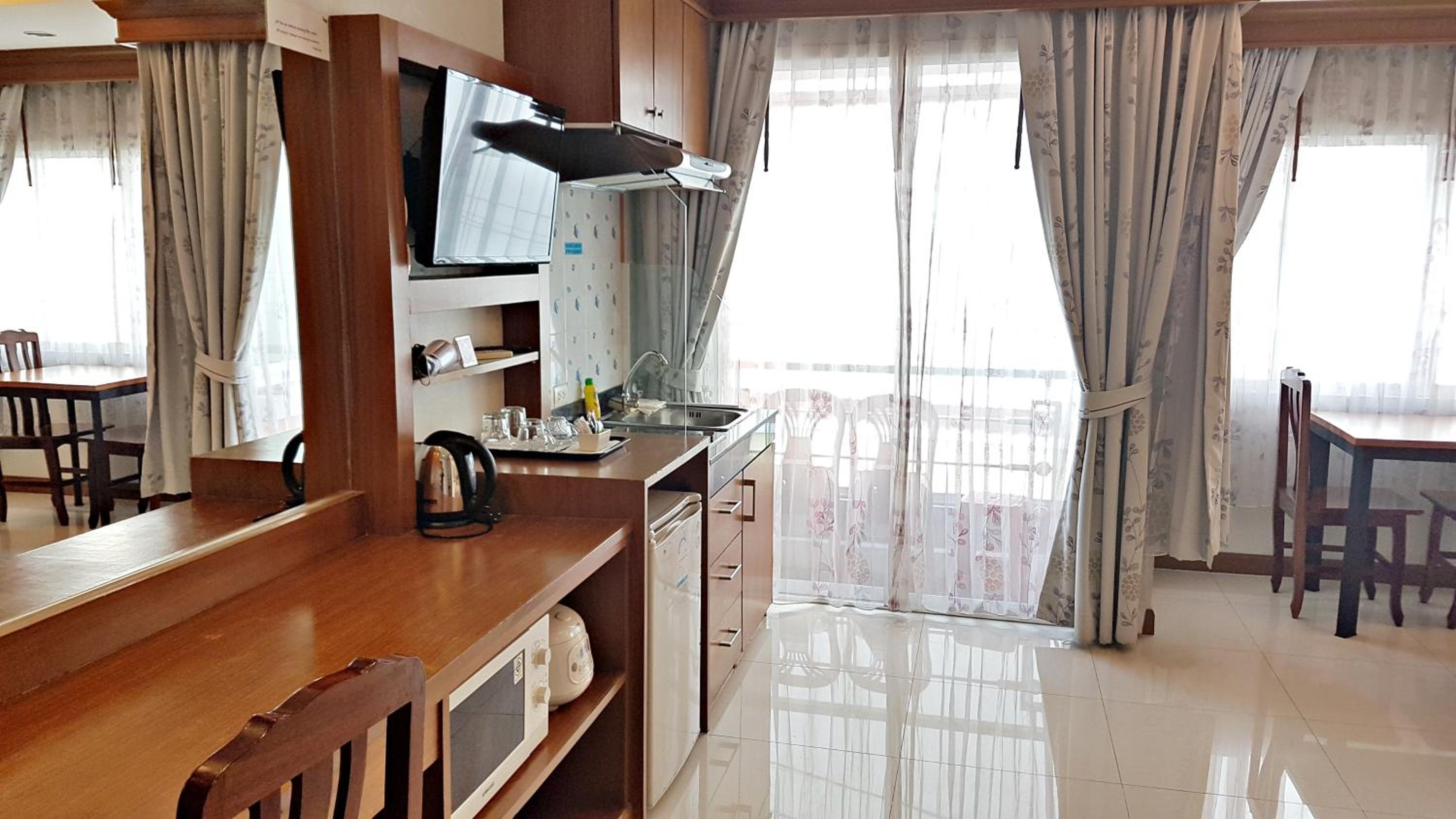 Deluxe Twin Room with Kitchenette