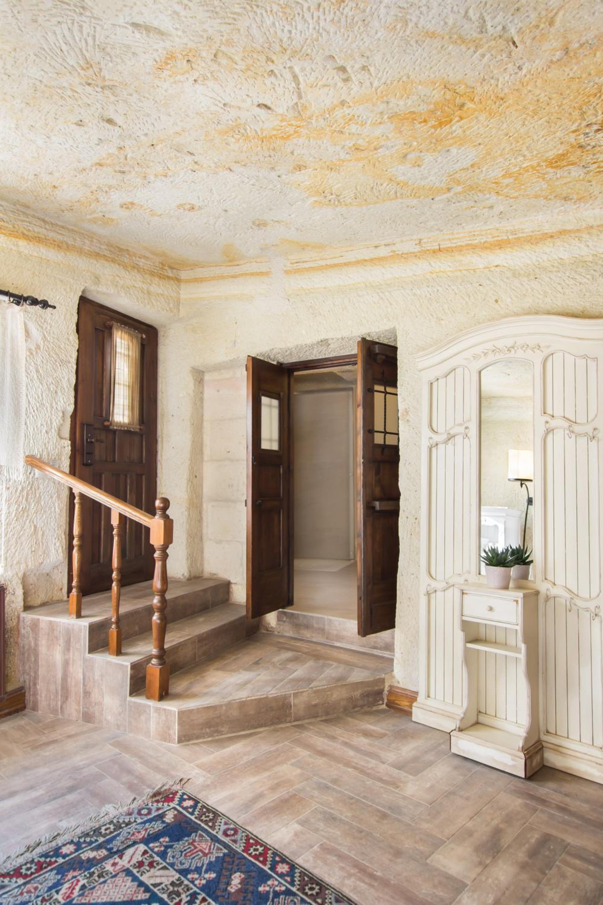 Deluxe Cave Room with Jacuzzi