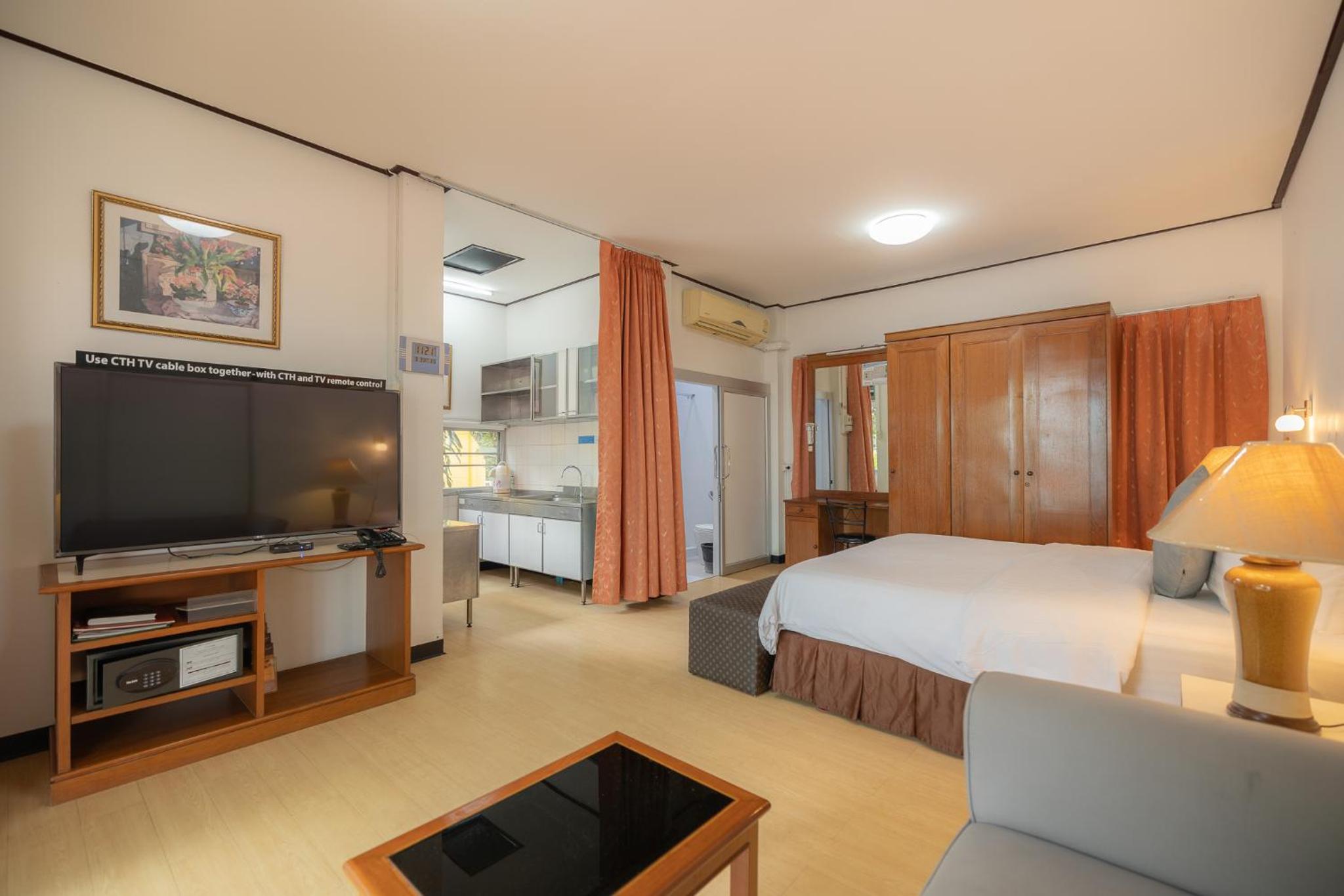 Bungalow with Garden View