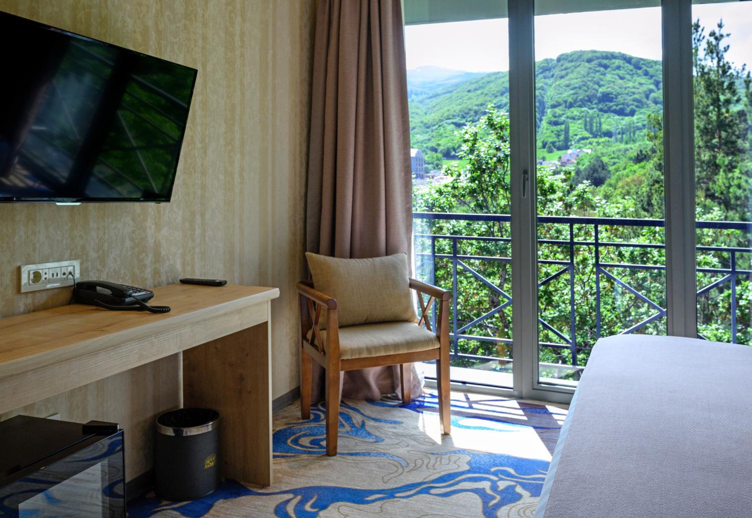 Junior Suite With Mountain View