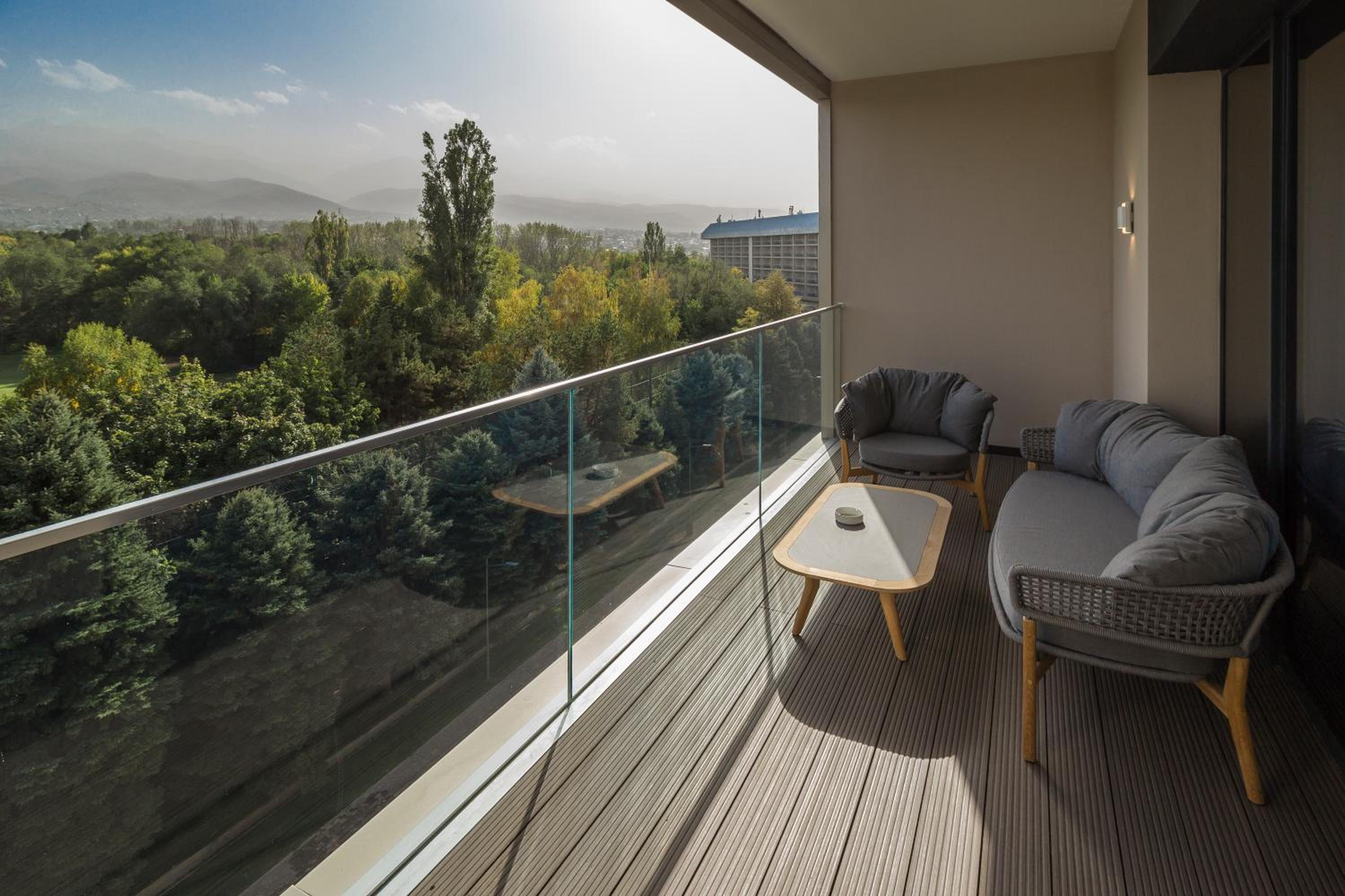 Executive Junior Suite with Panoramic Mountain View