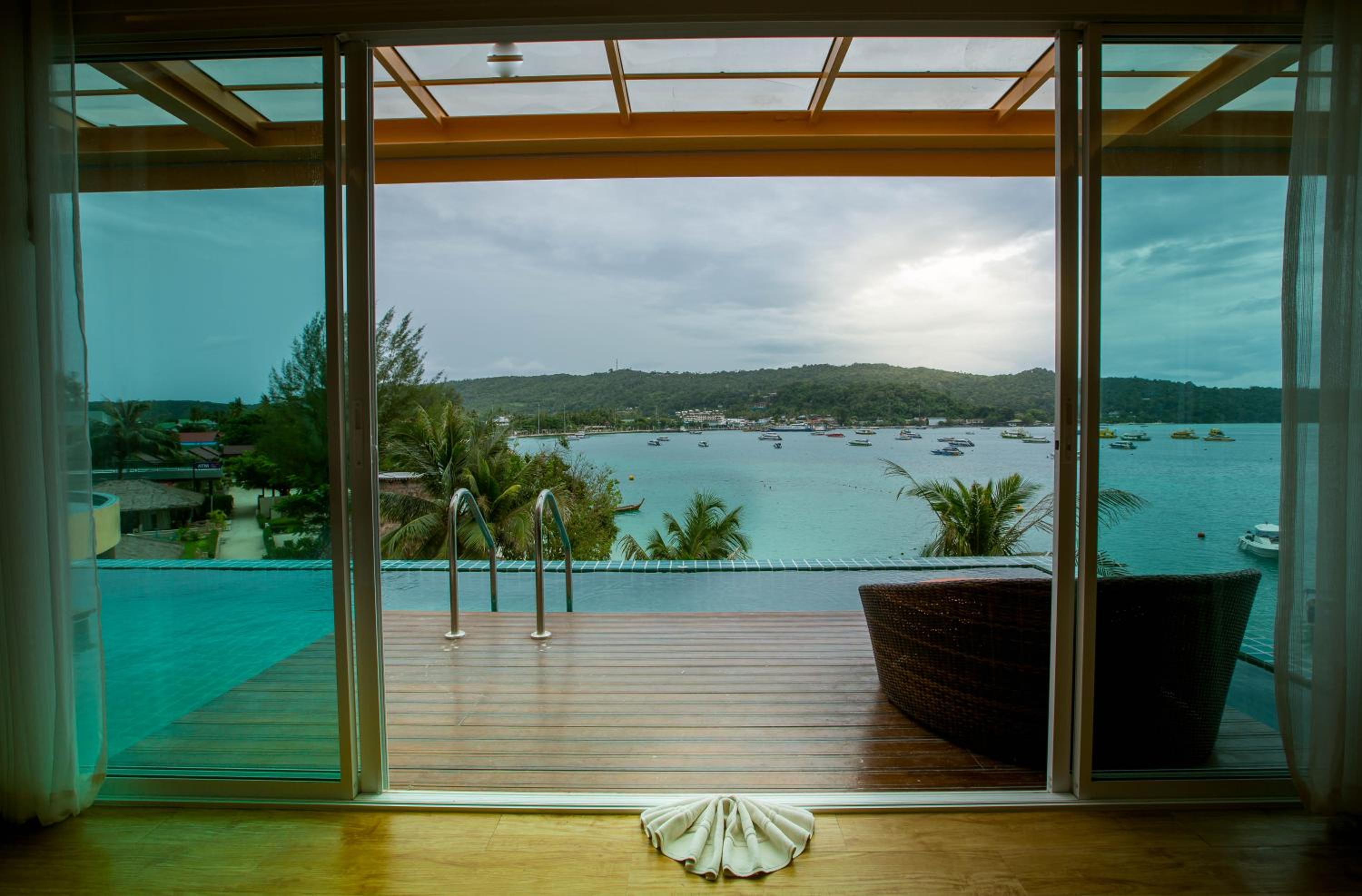 Luxury Twin Room Sea View with Pool