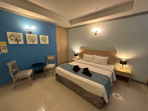 Deluxe Double Room with Bath в Thipurai City Hotel