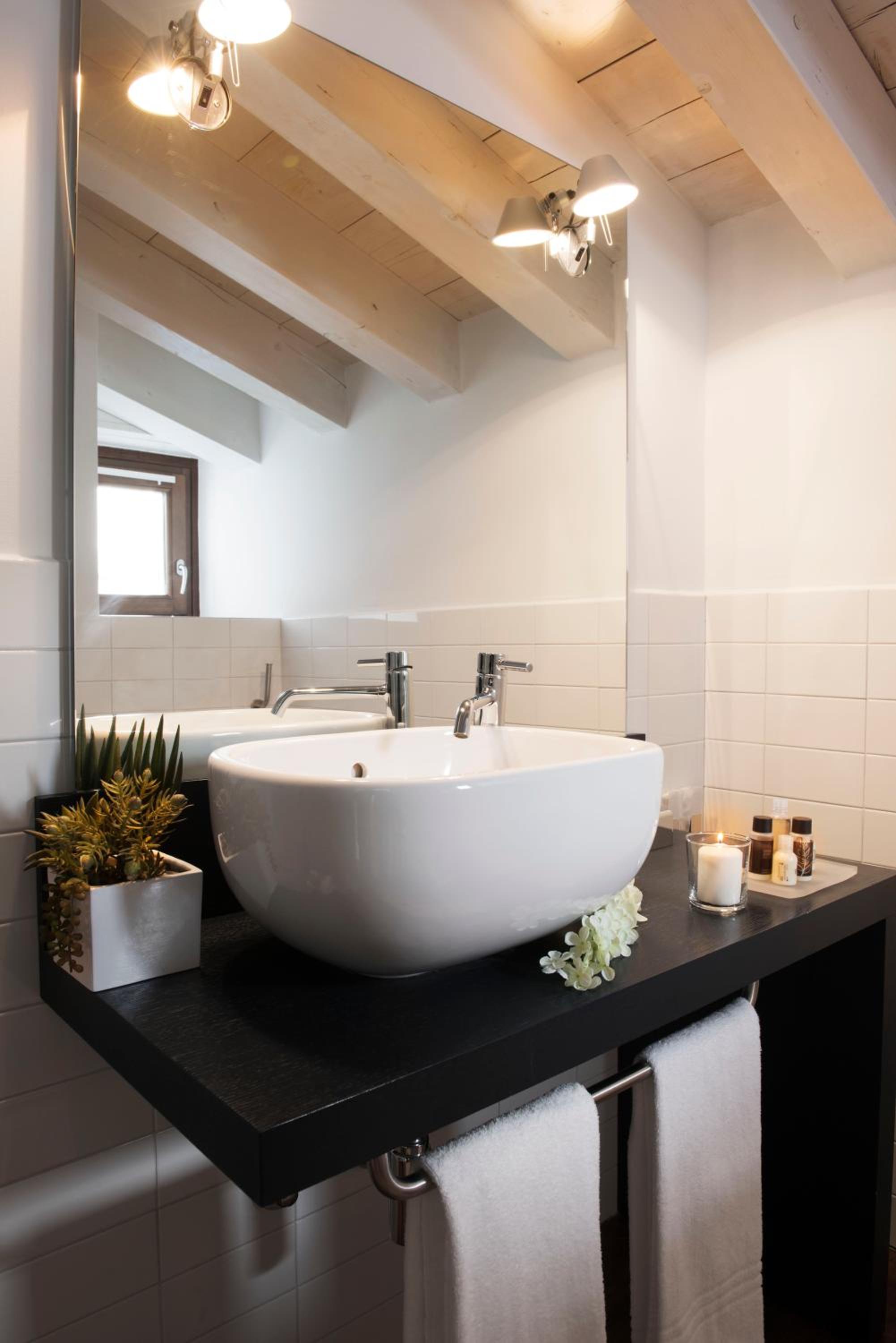 Suite with Lake View