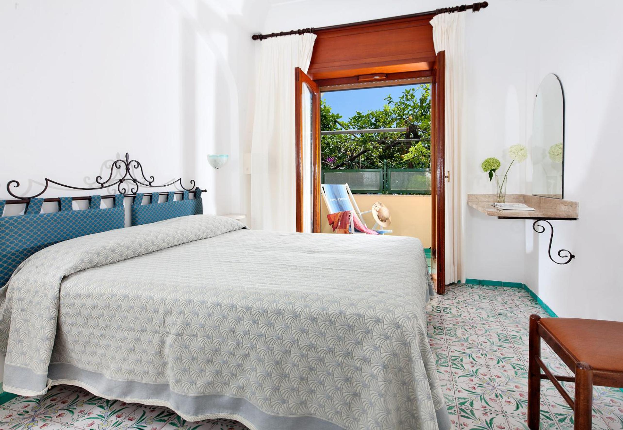 Standard Double Room with Garden View