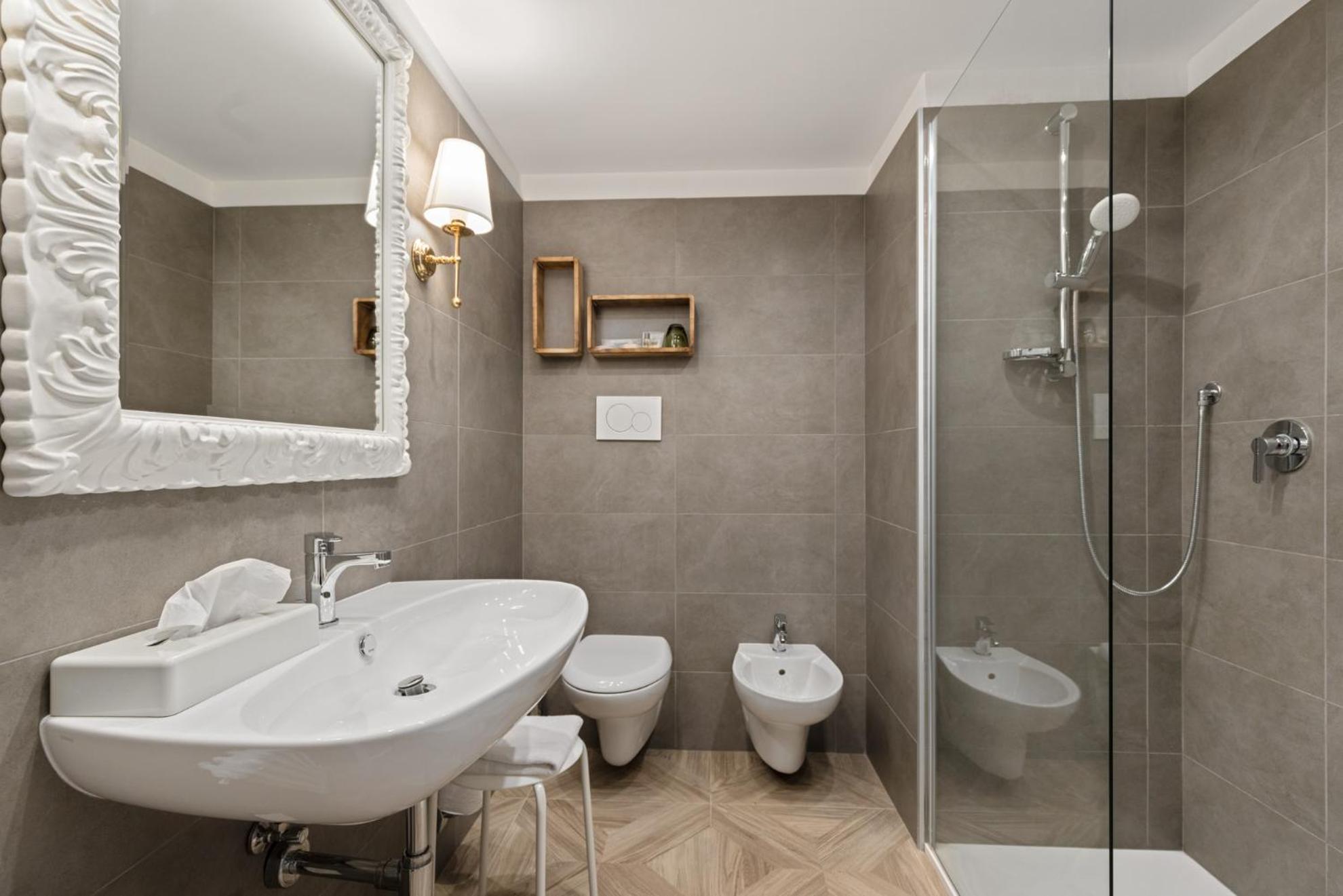 Family Room (2 Adults + 1 Child)