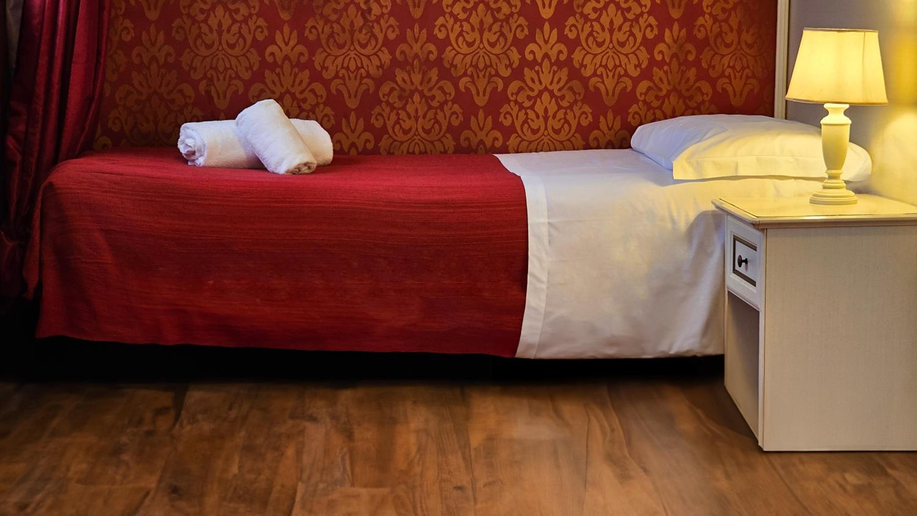 Deluxe Single Room with Canal View