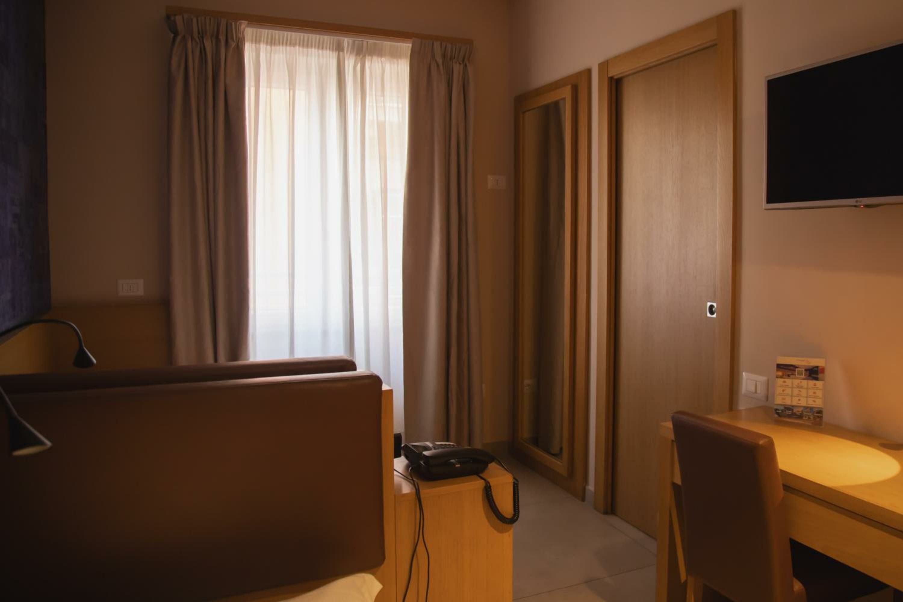 Economy Twin Room with Private Bathroom