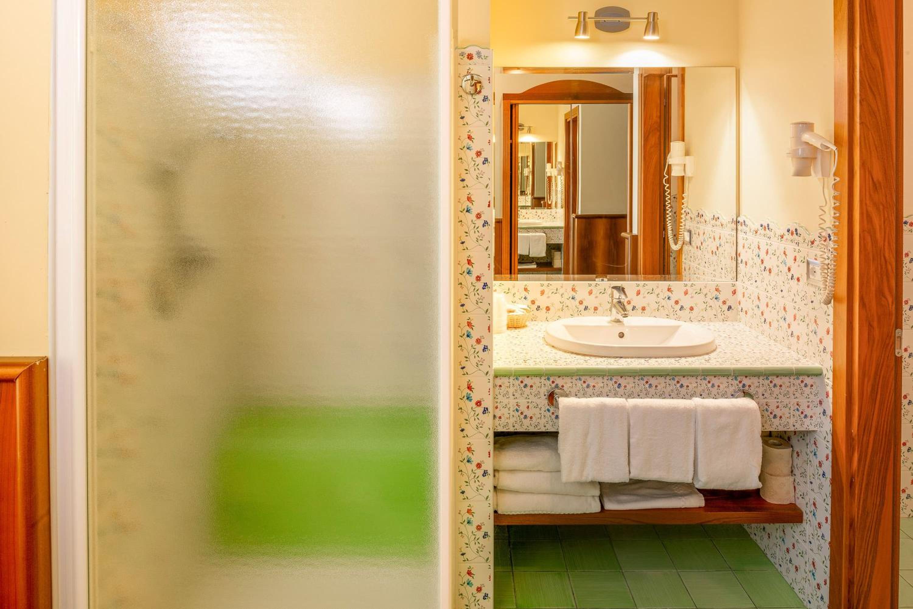 Deluxe Twin Room With Lake View