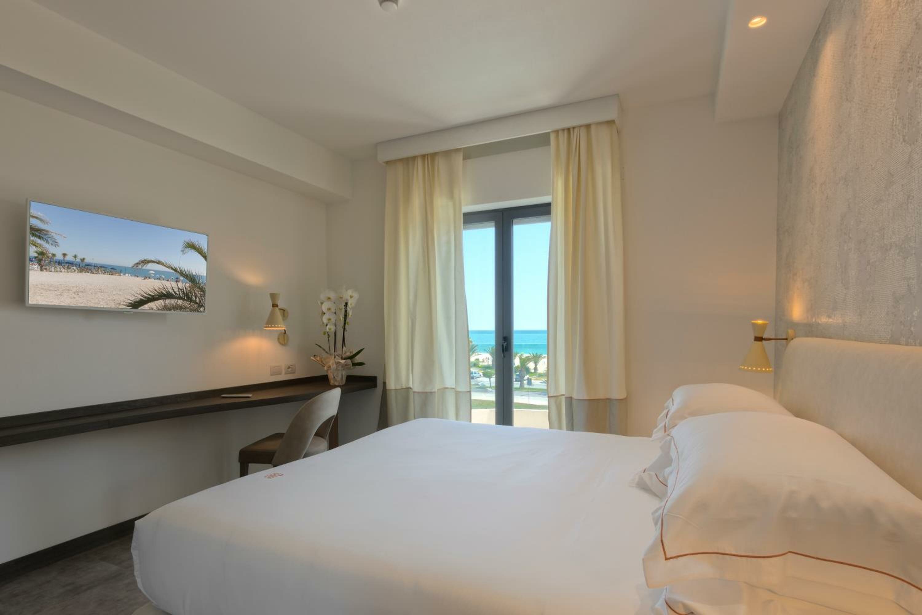 Queen Room with Sea View