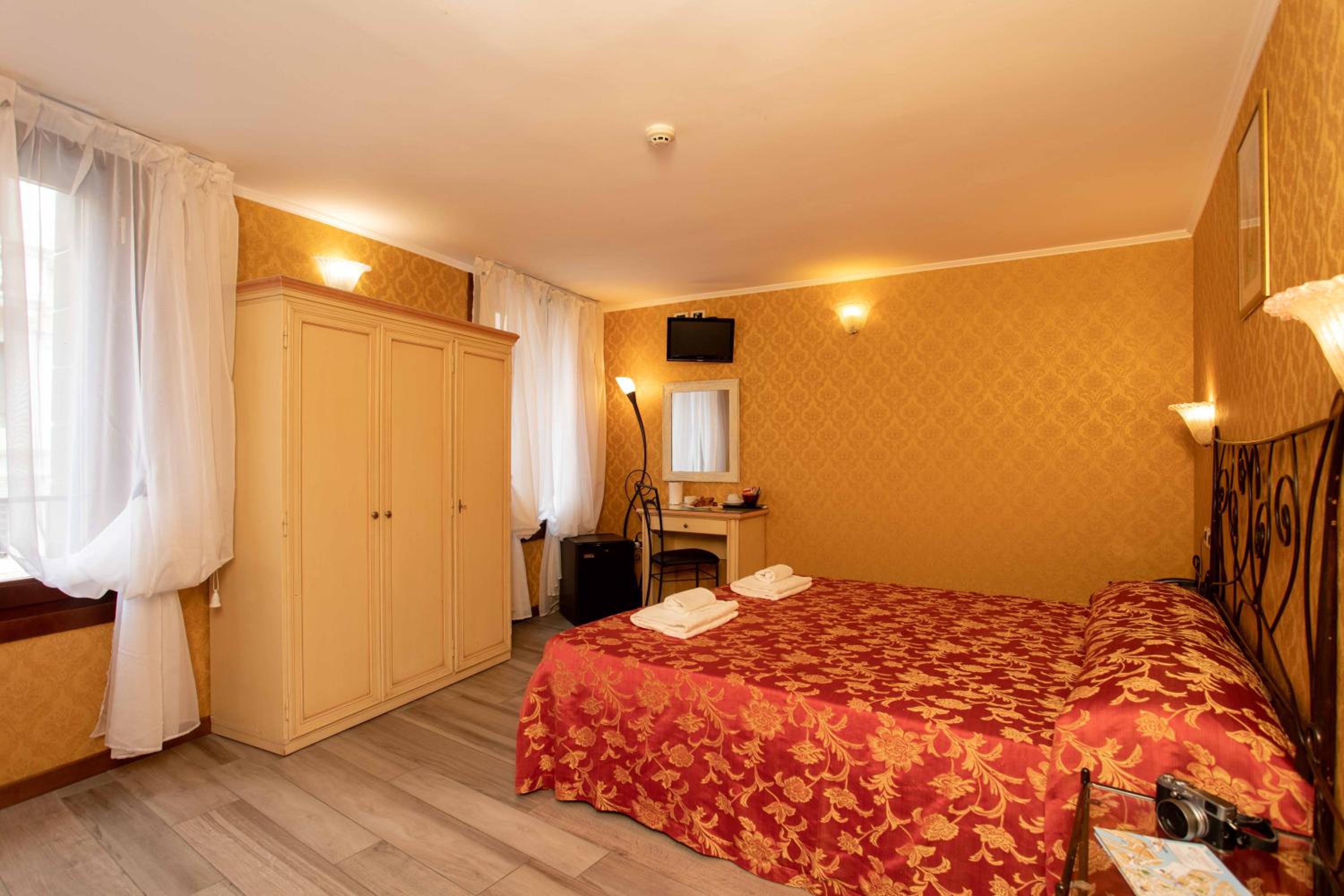 Deluxe Double or Twin Room with City View