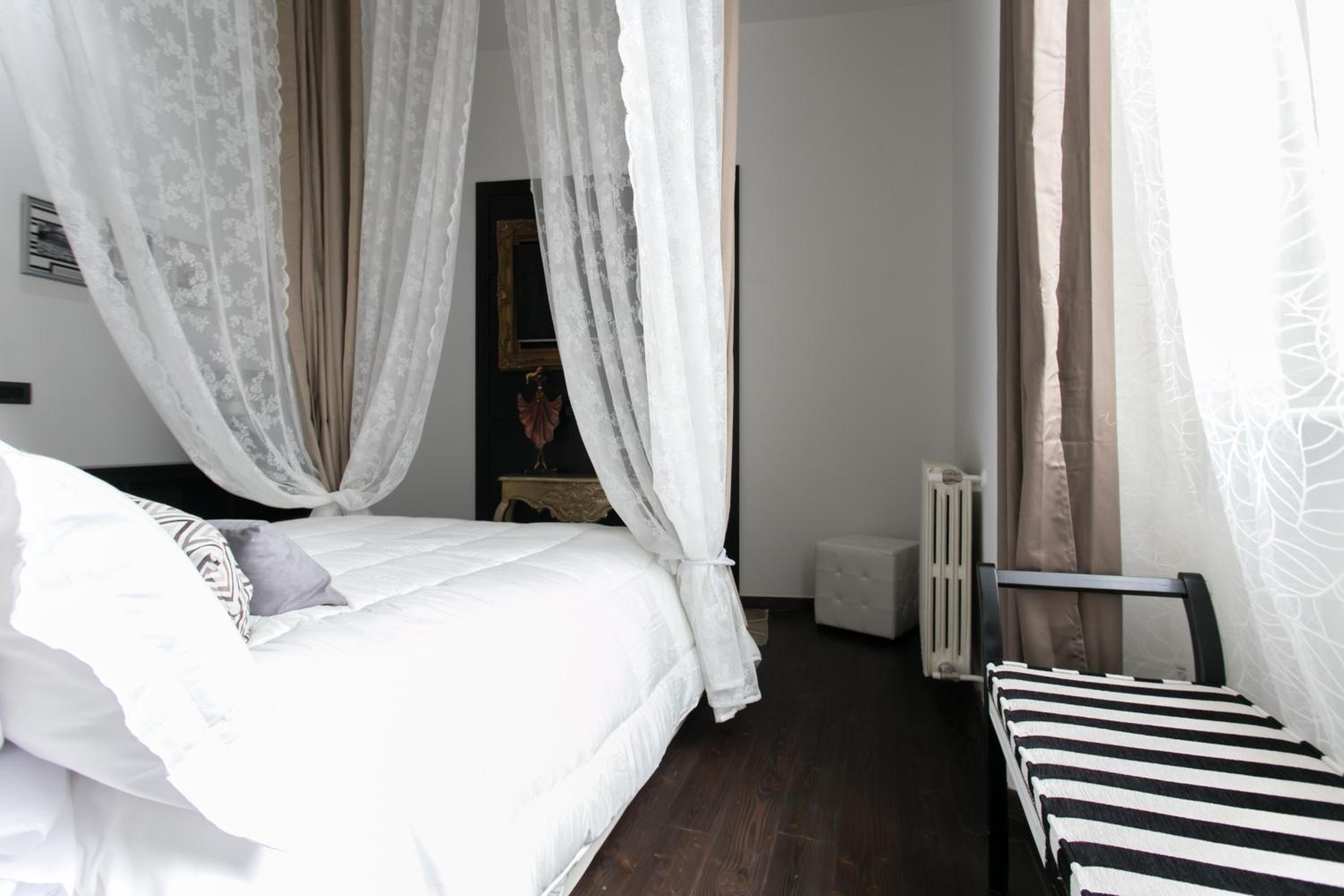 Gold Apartment