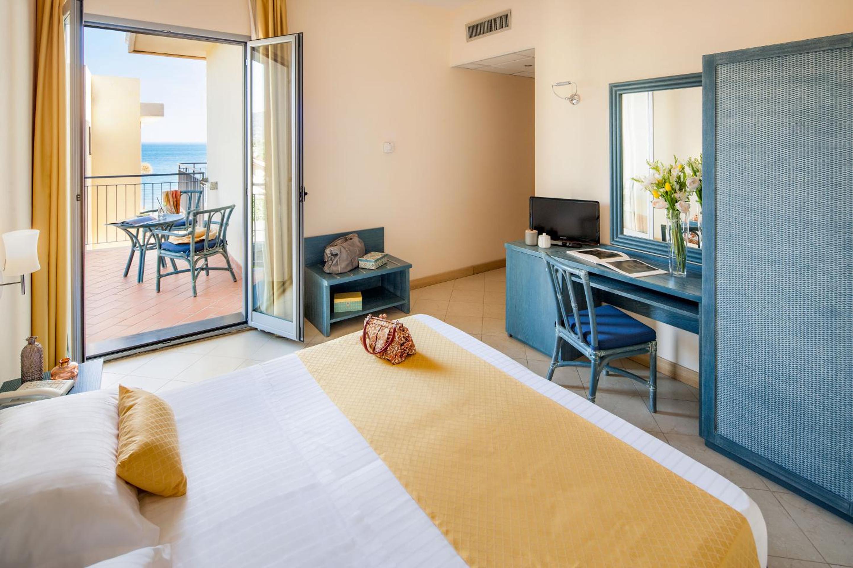  Double or Twin Room with Partial Sea View