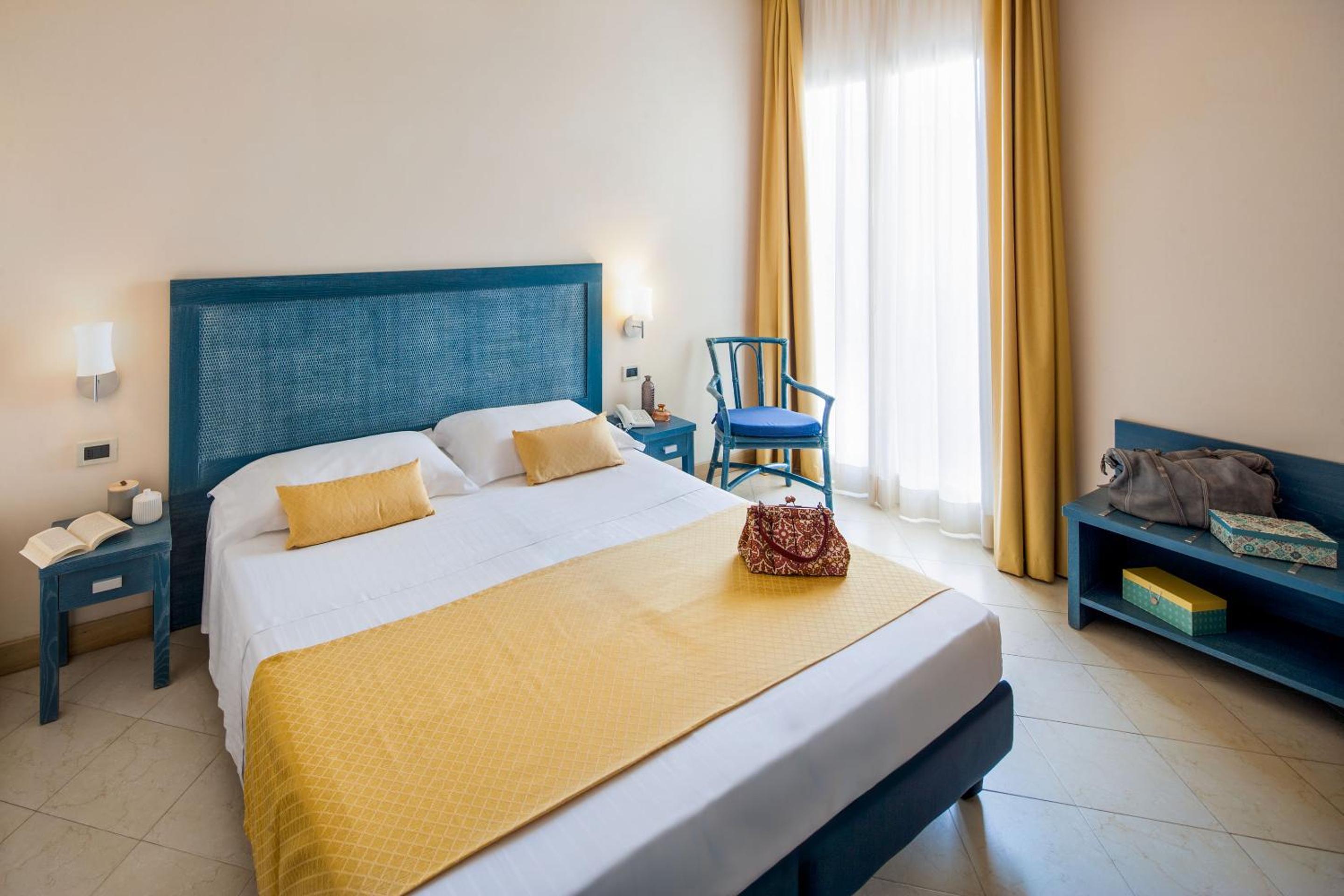  Double or Twin Room with Partial Sea View