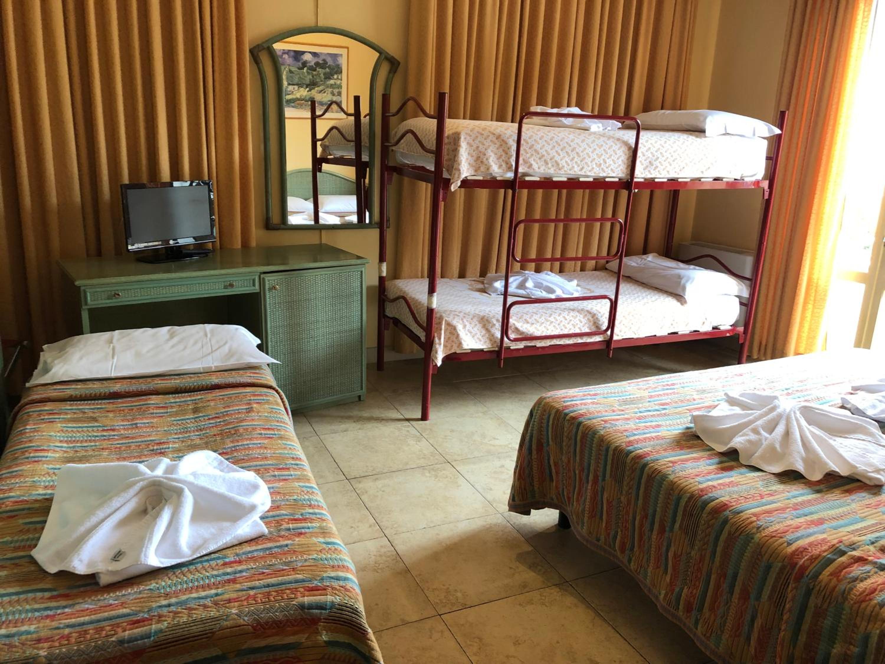 Quadruple Room with Balcony and Sea View