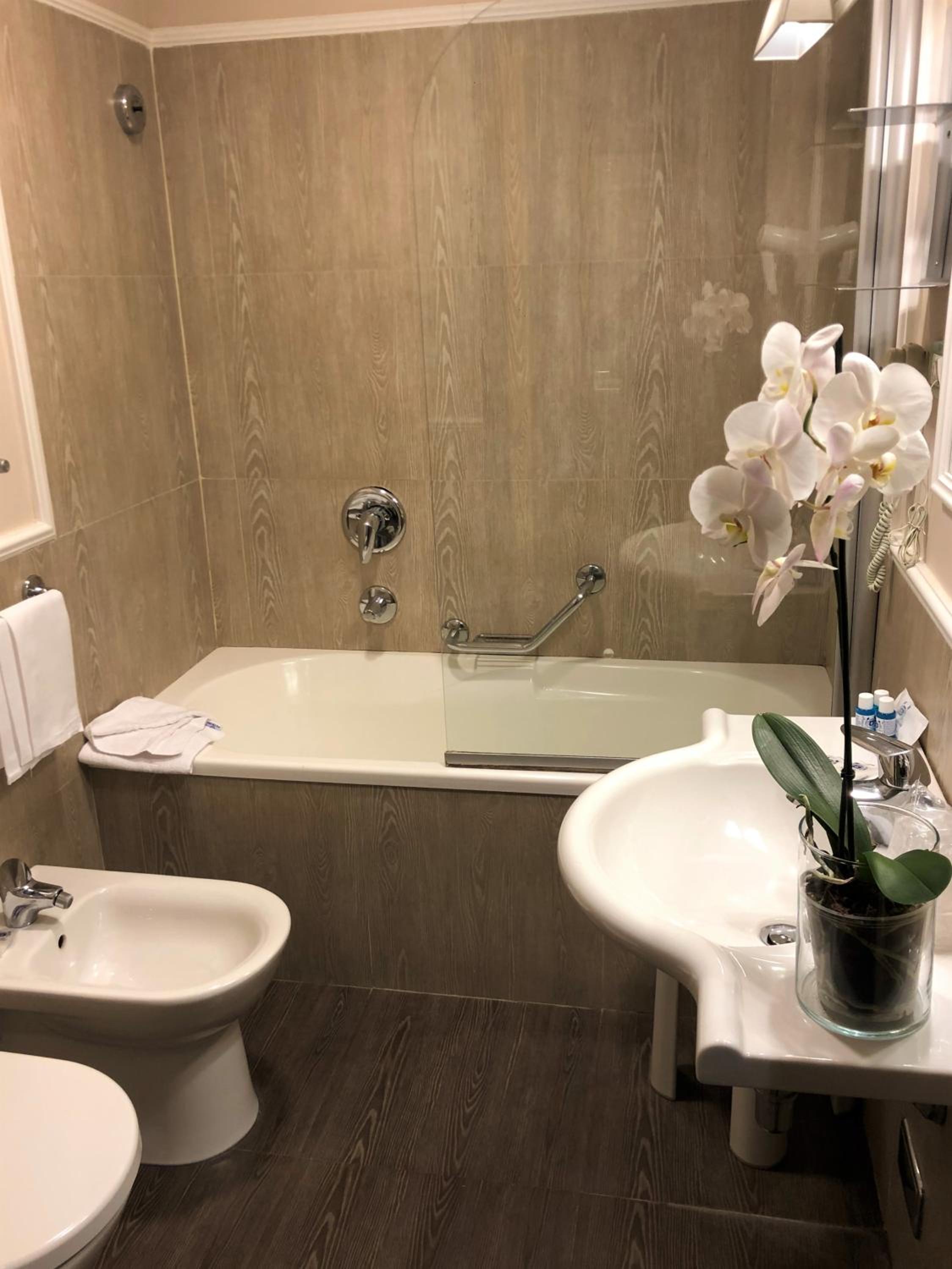 Double Room (1 Adult)