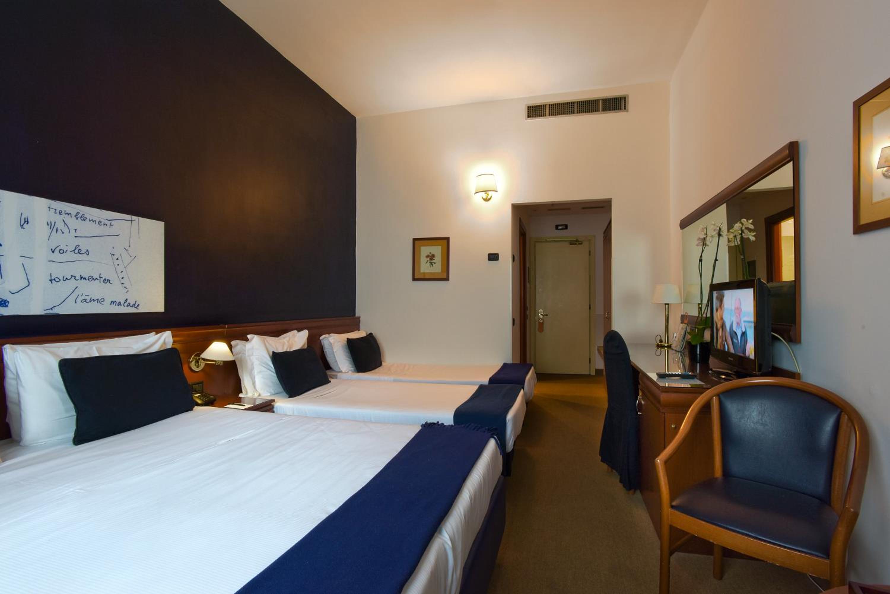 Classic Quadruple Room