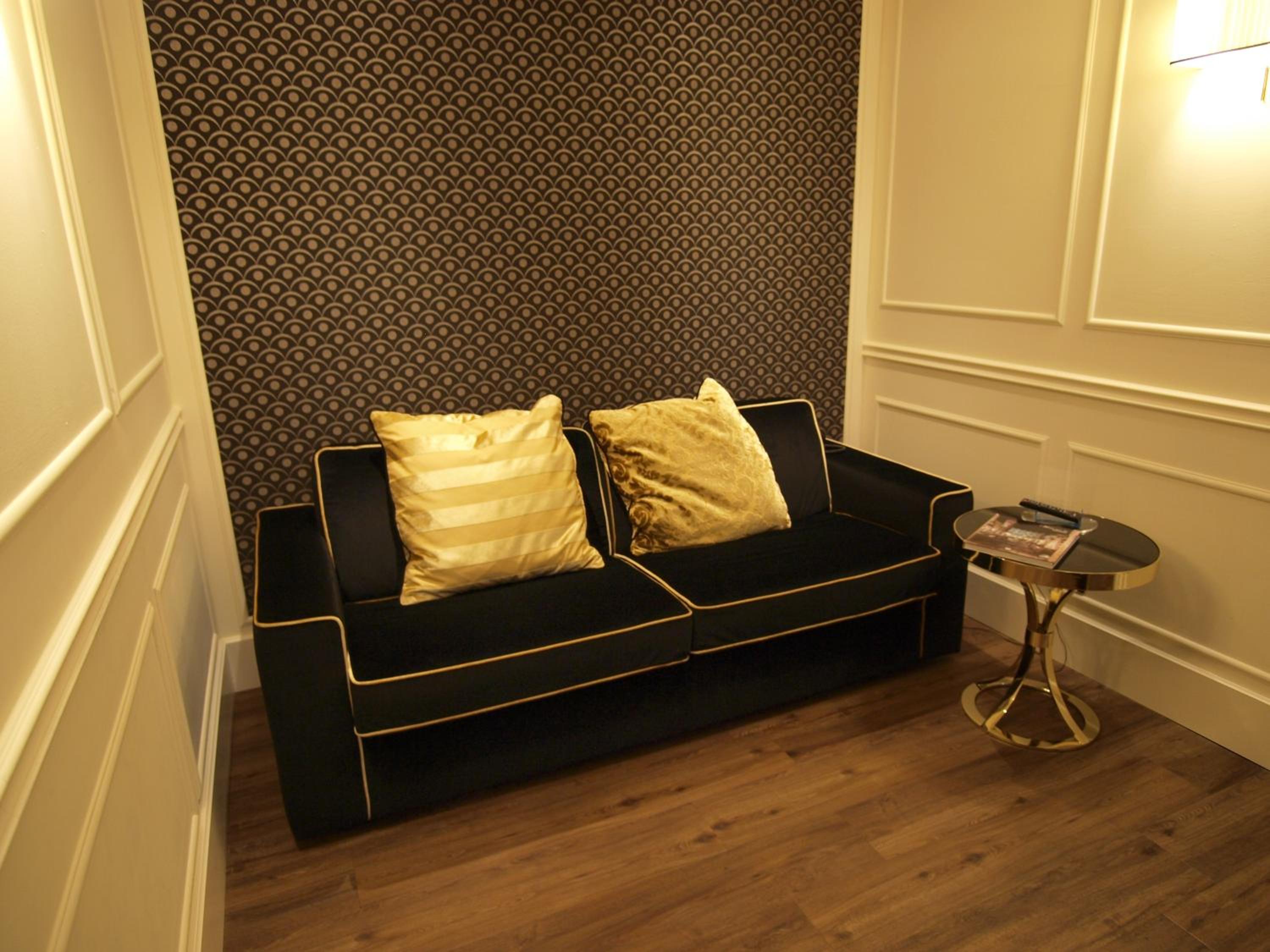 Deluxe One-Bedroom Apartment (4 Adults)