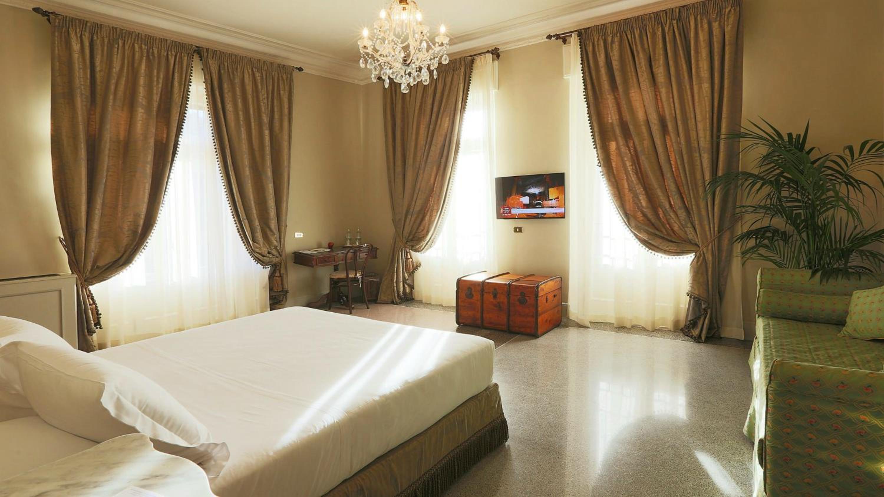 Premium Corner Room with Balcony