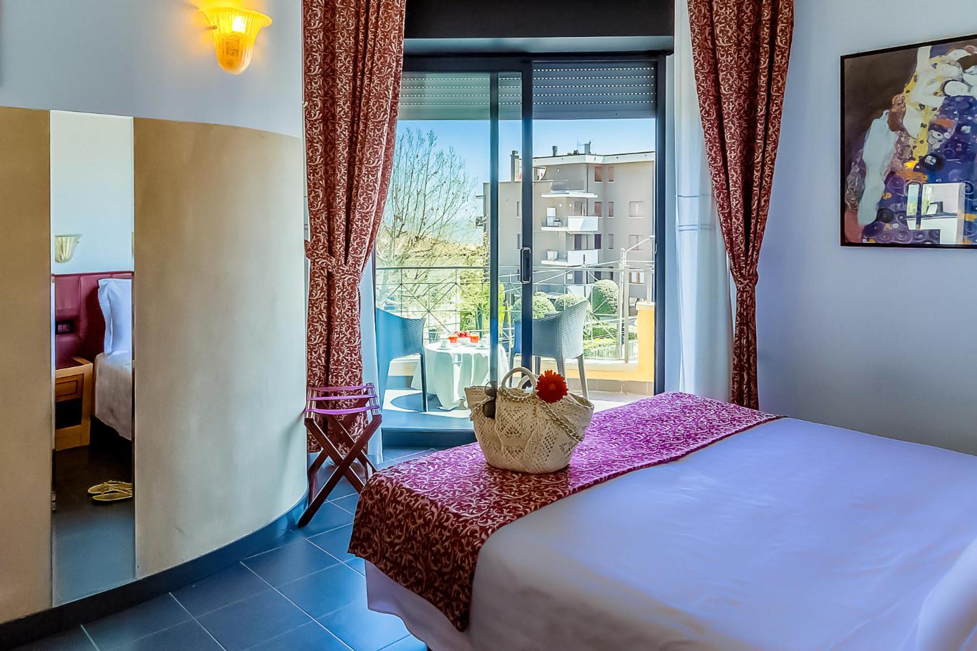 Deluxe Double Or Twin Room With Sea View