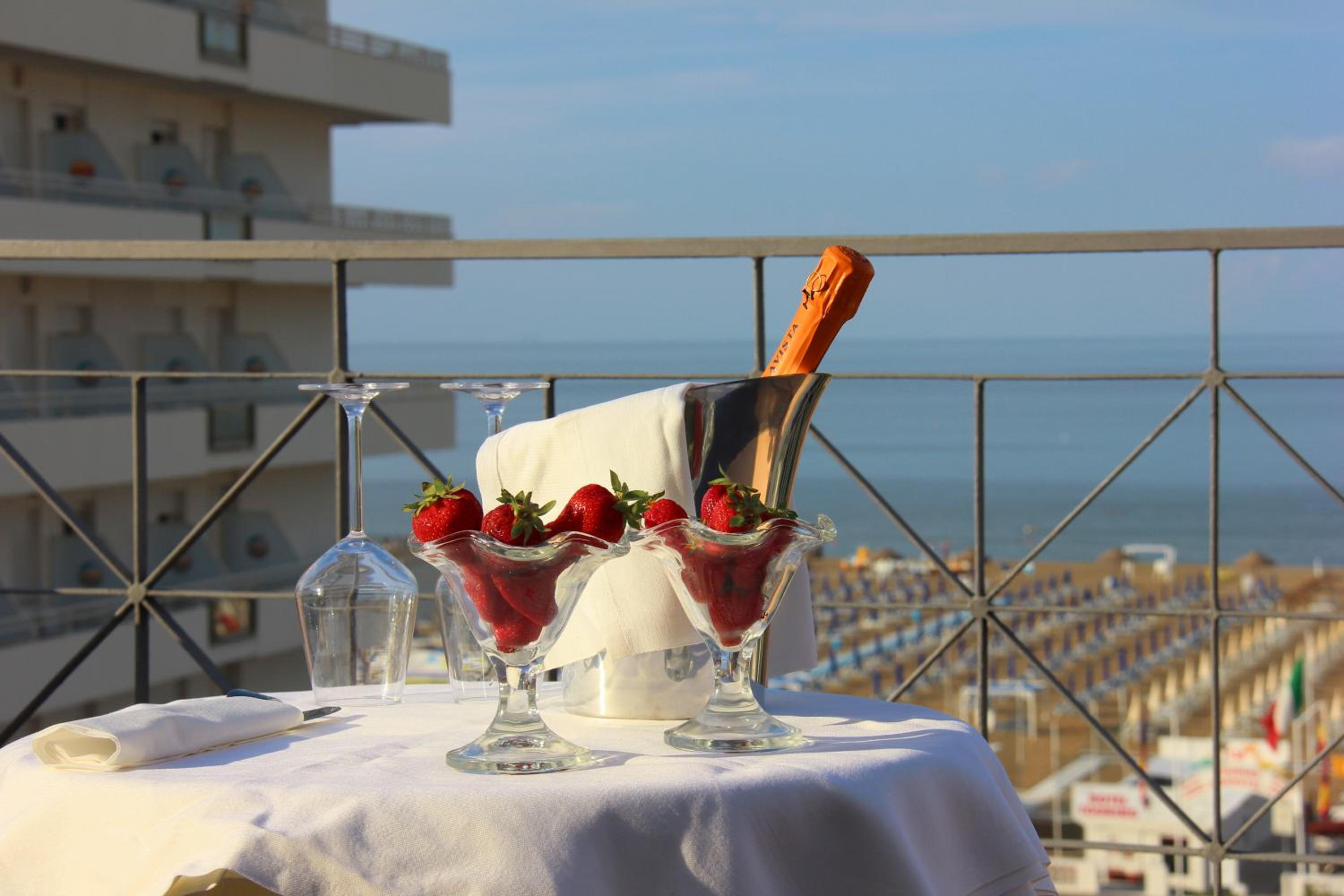 Deluxe Double Or Twin Room With Sea View