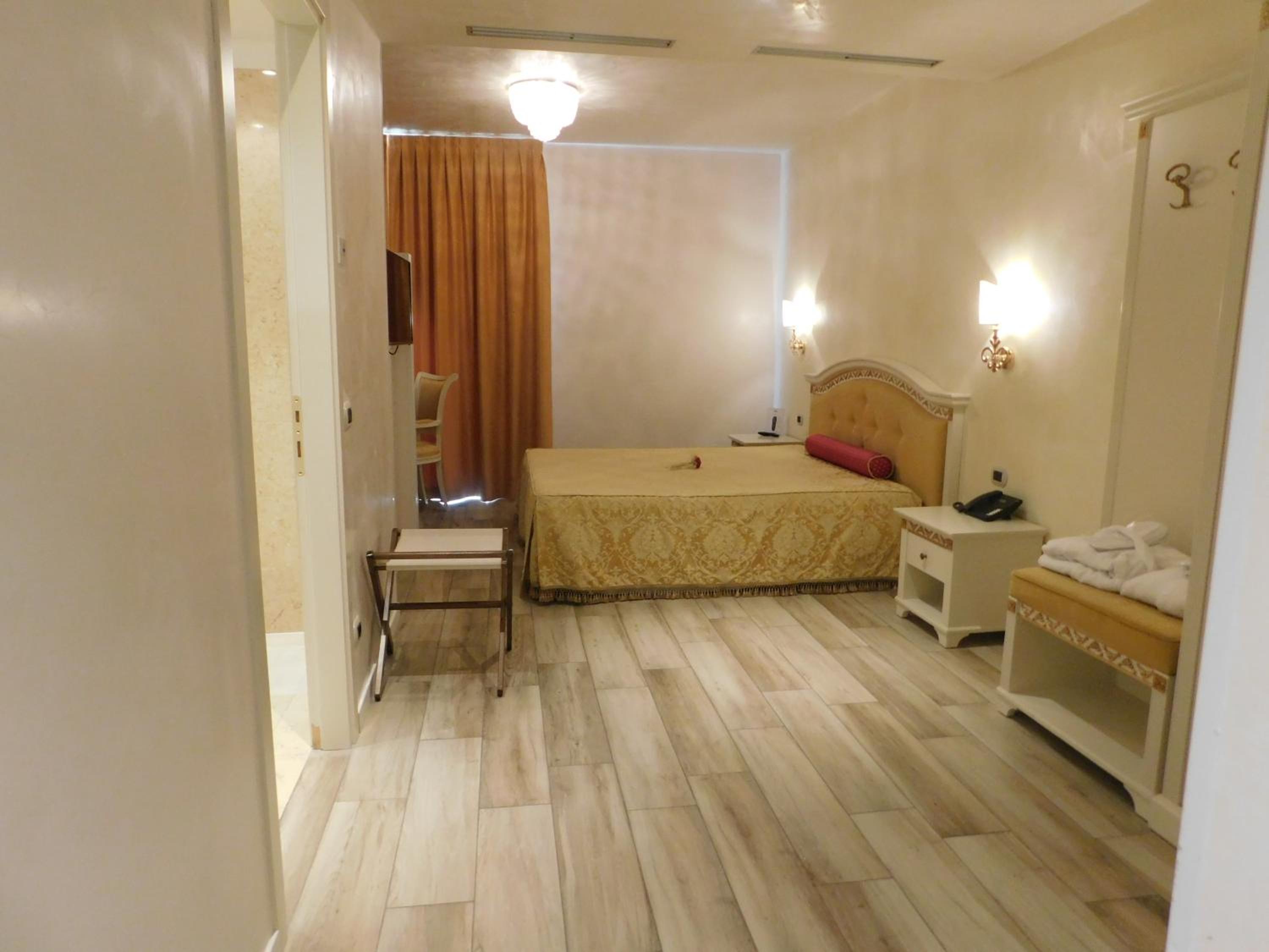 King Room with Spa Bath