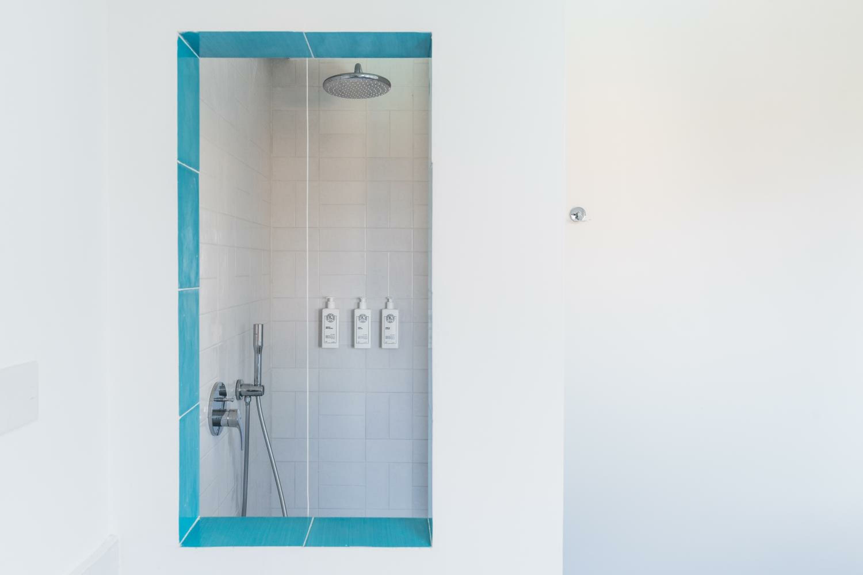 Deluxe Double Or Twin Room With Partial Sea View