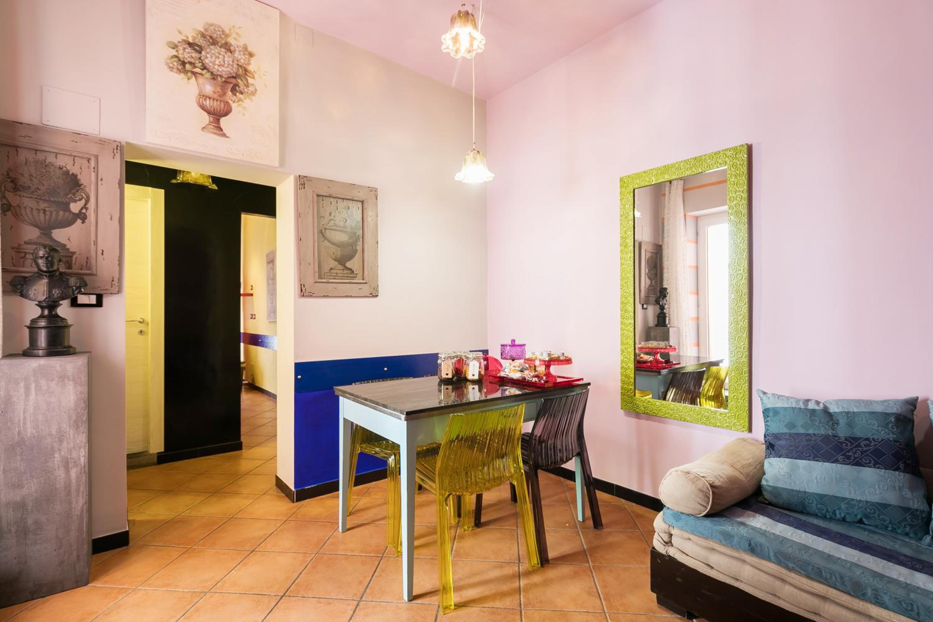 Deluxe One-Bedroom Apartment with Balcony 