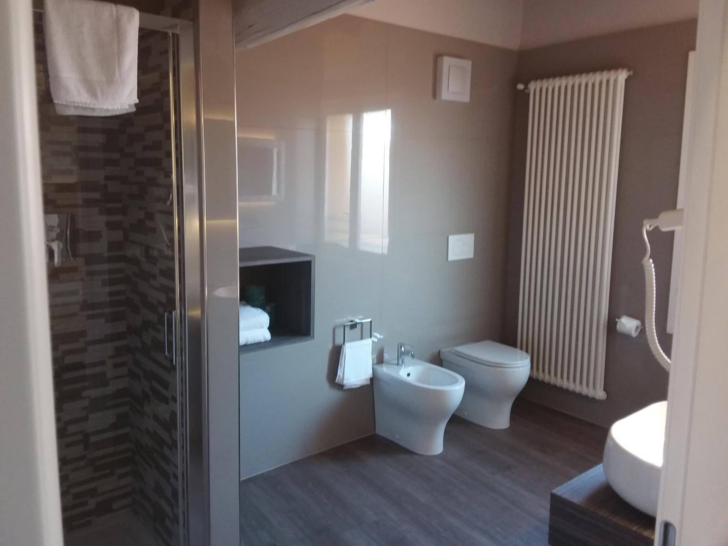 Studio (3 Adults) - Annex