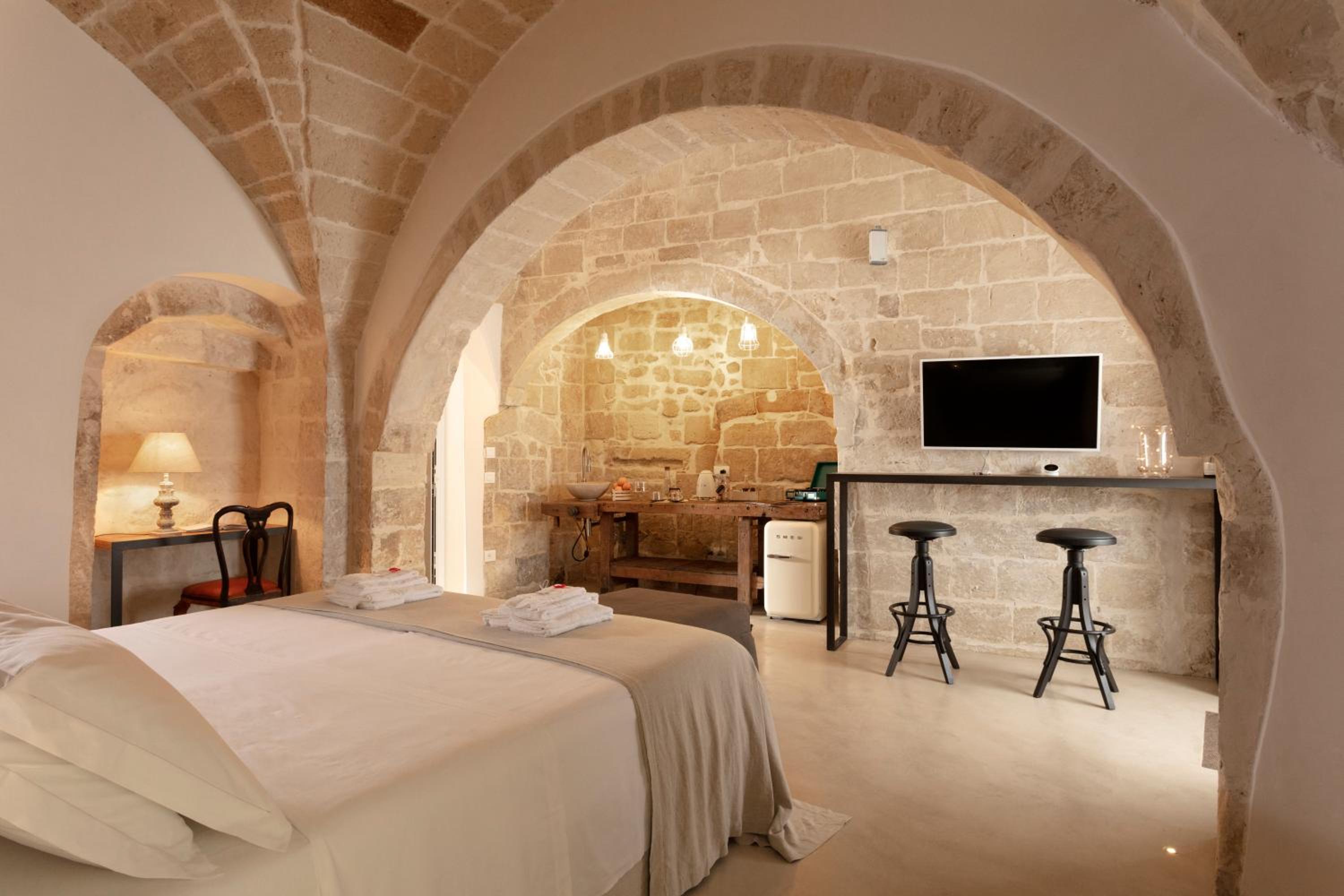 Queen Suite with Spa Bath