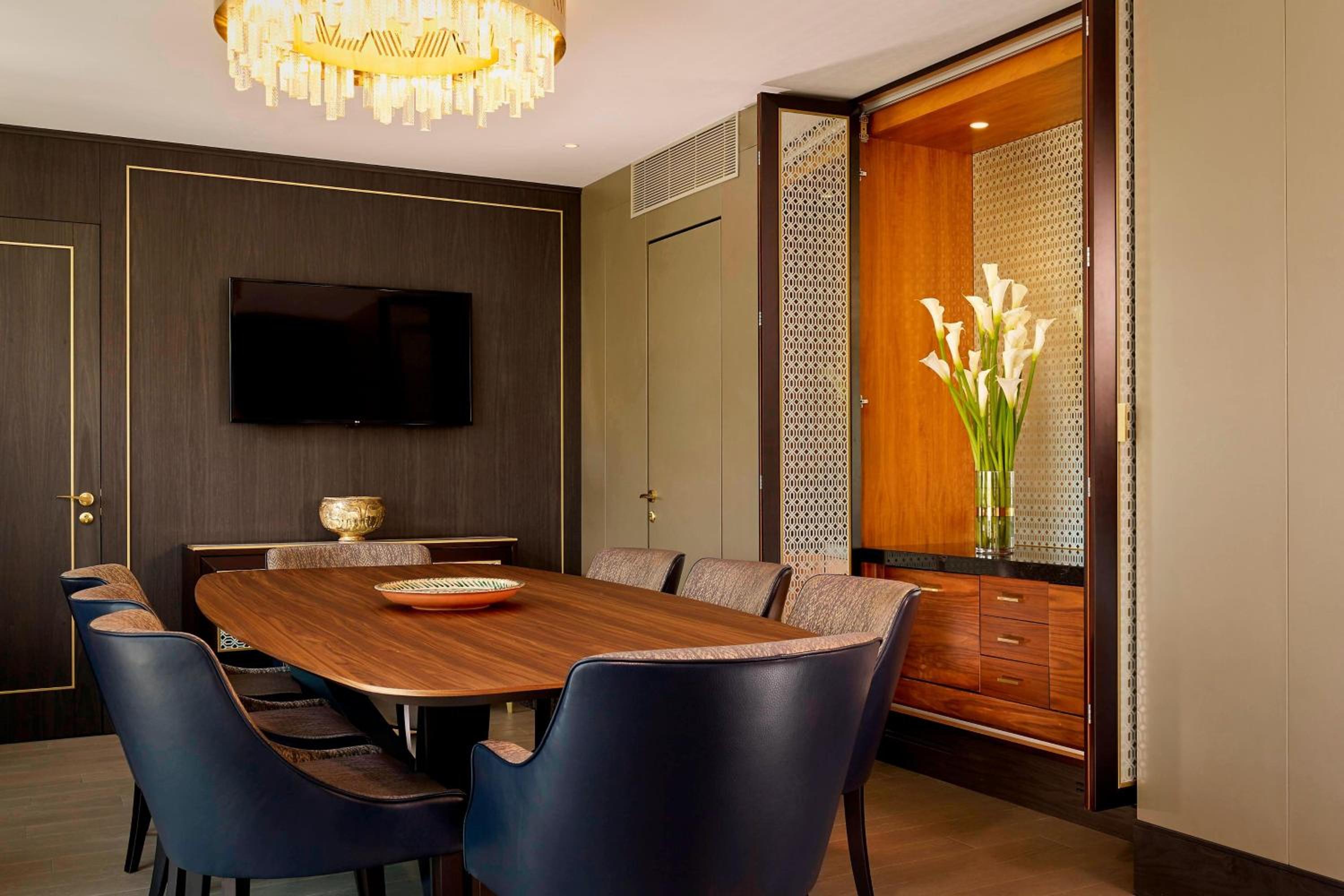 Alexander, Presidential Suite, 1 King