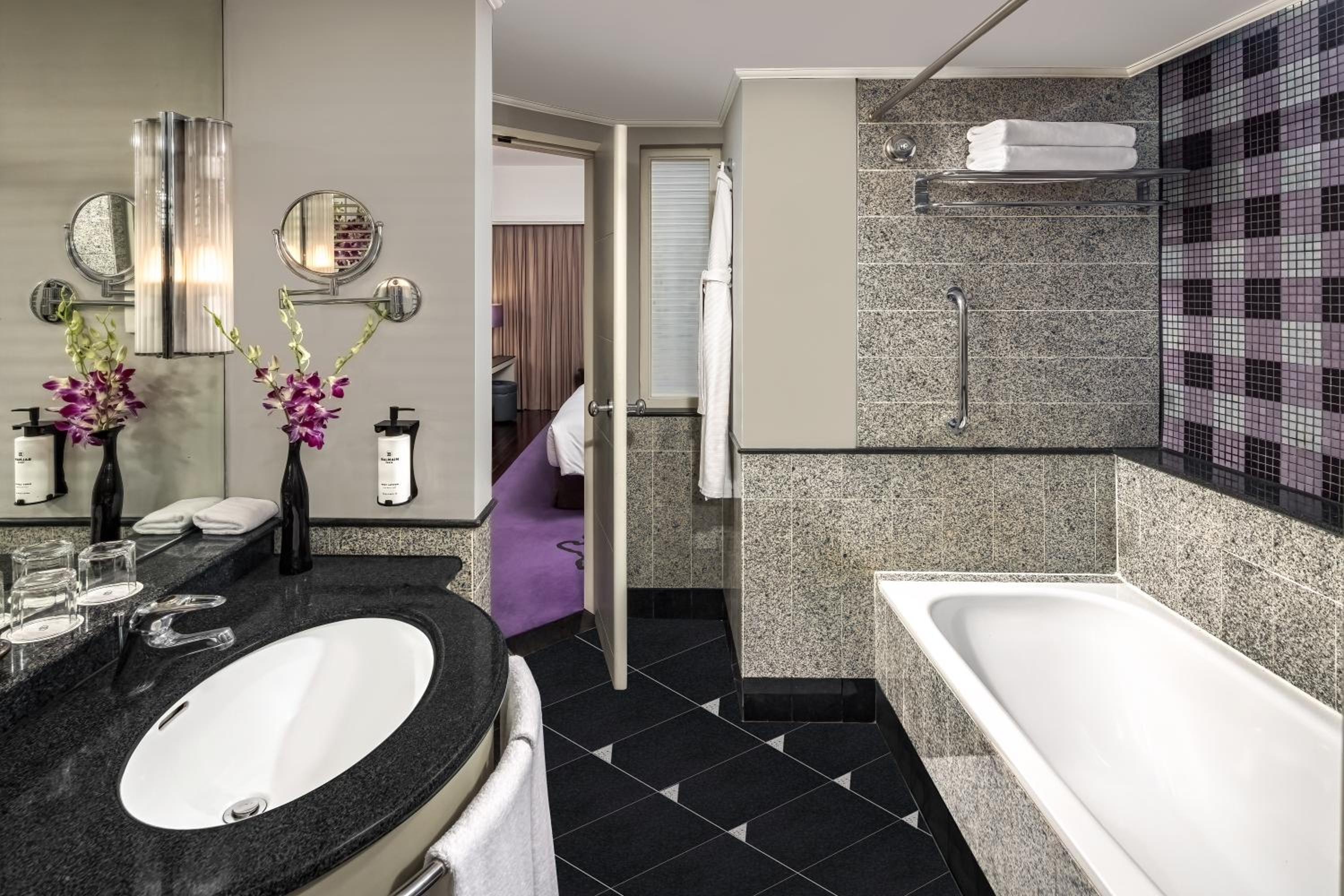 Superior Twin Room with City View