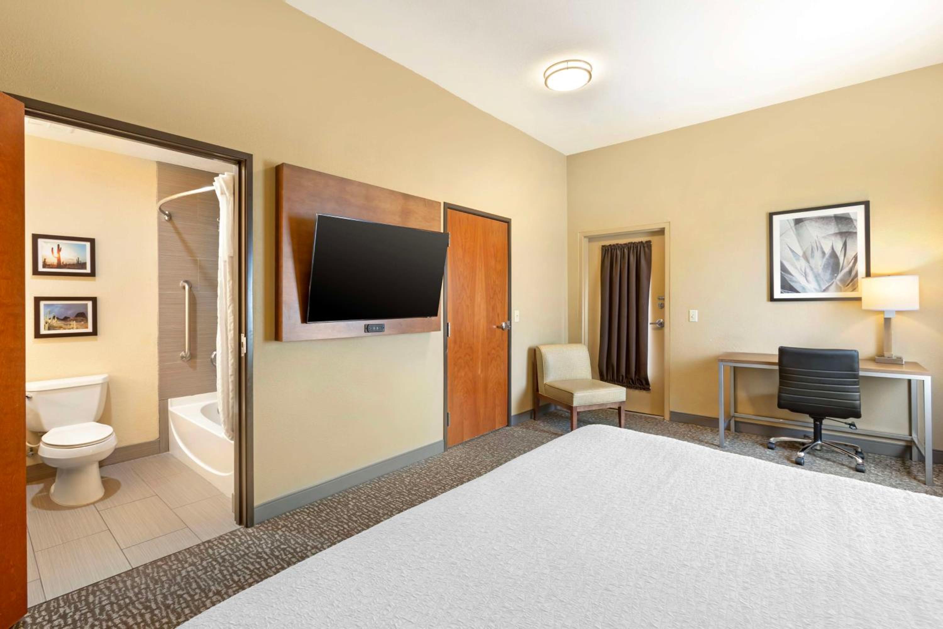 King Suite With Mobility Accessible Tub