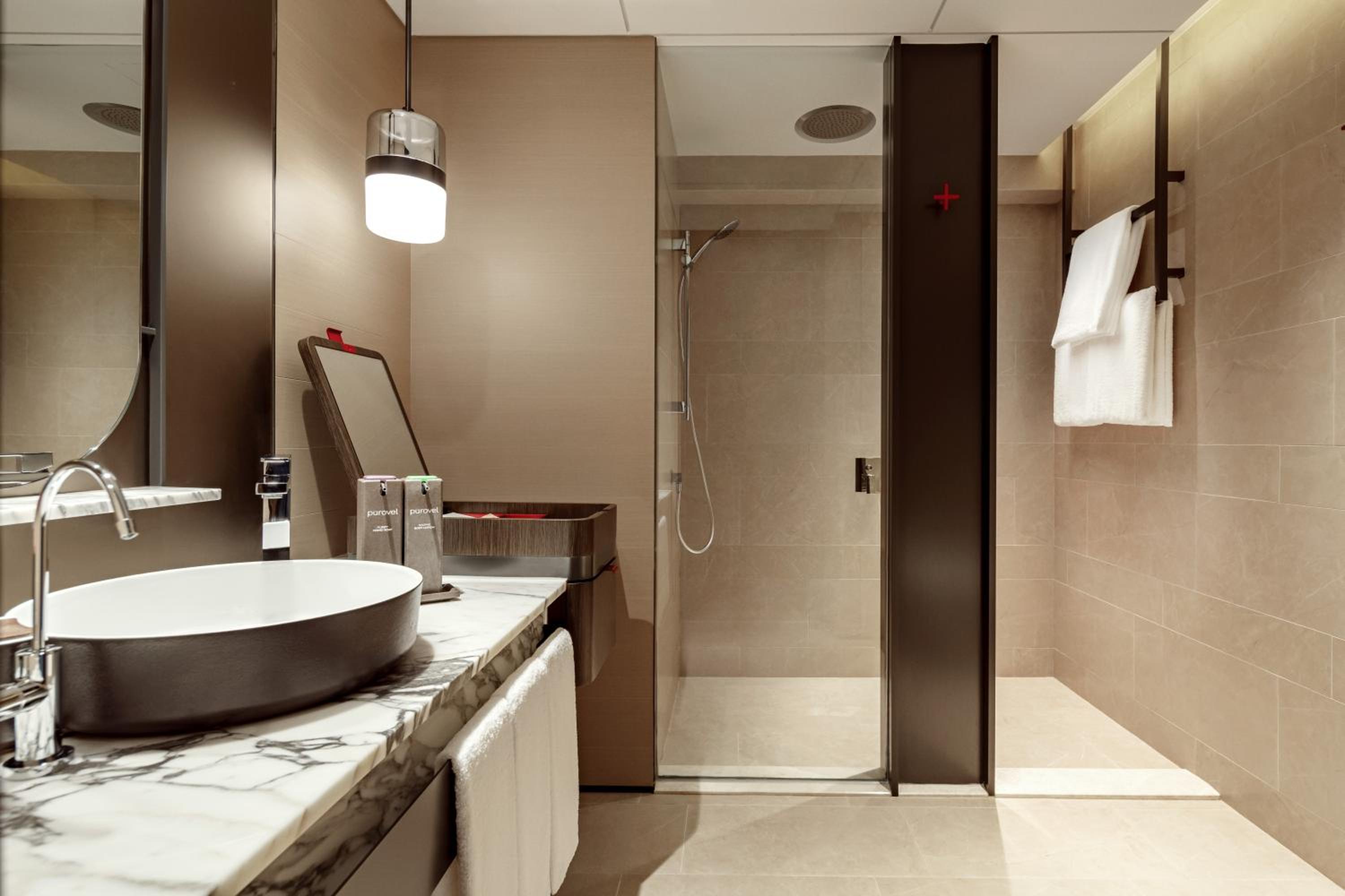 Premier, 1 King, Balcony, City View