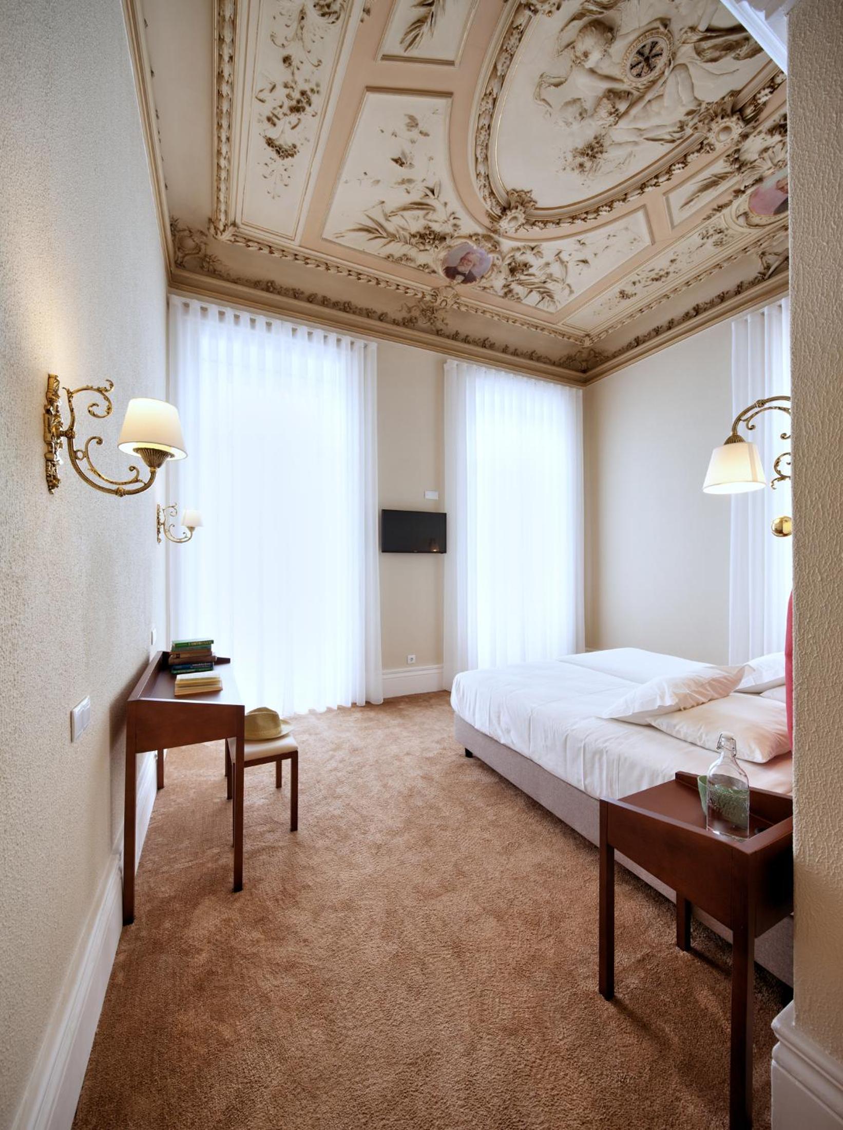 Deluxe Twin/Double Room