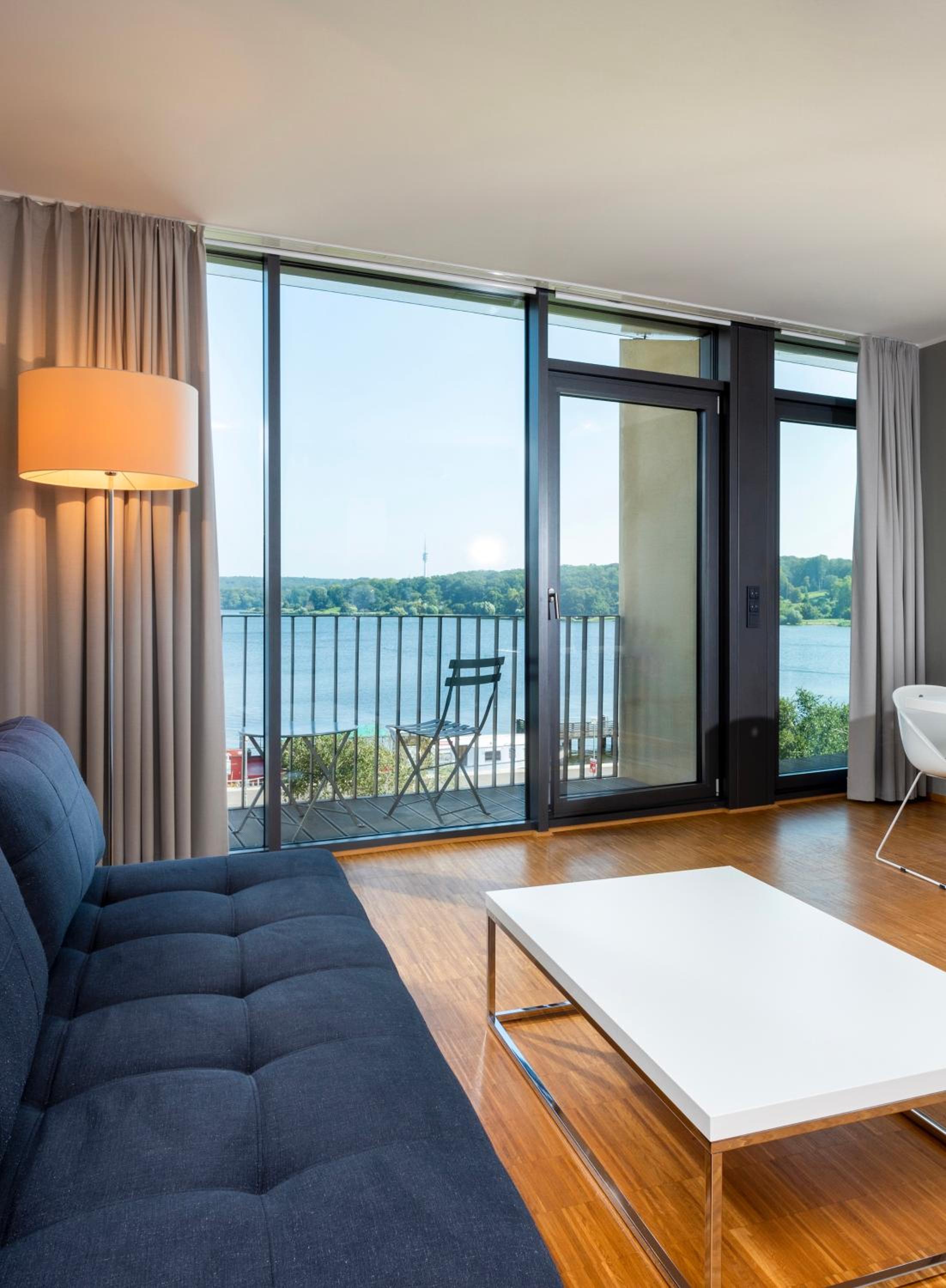 One-Bedroom Apartment with Lake View