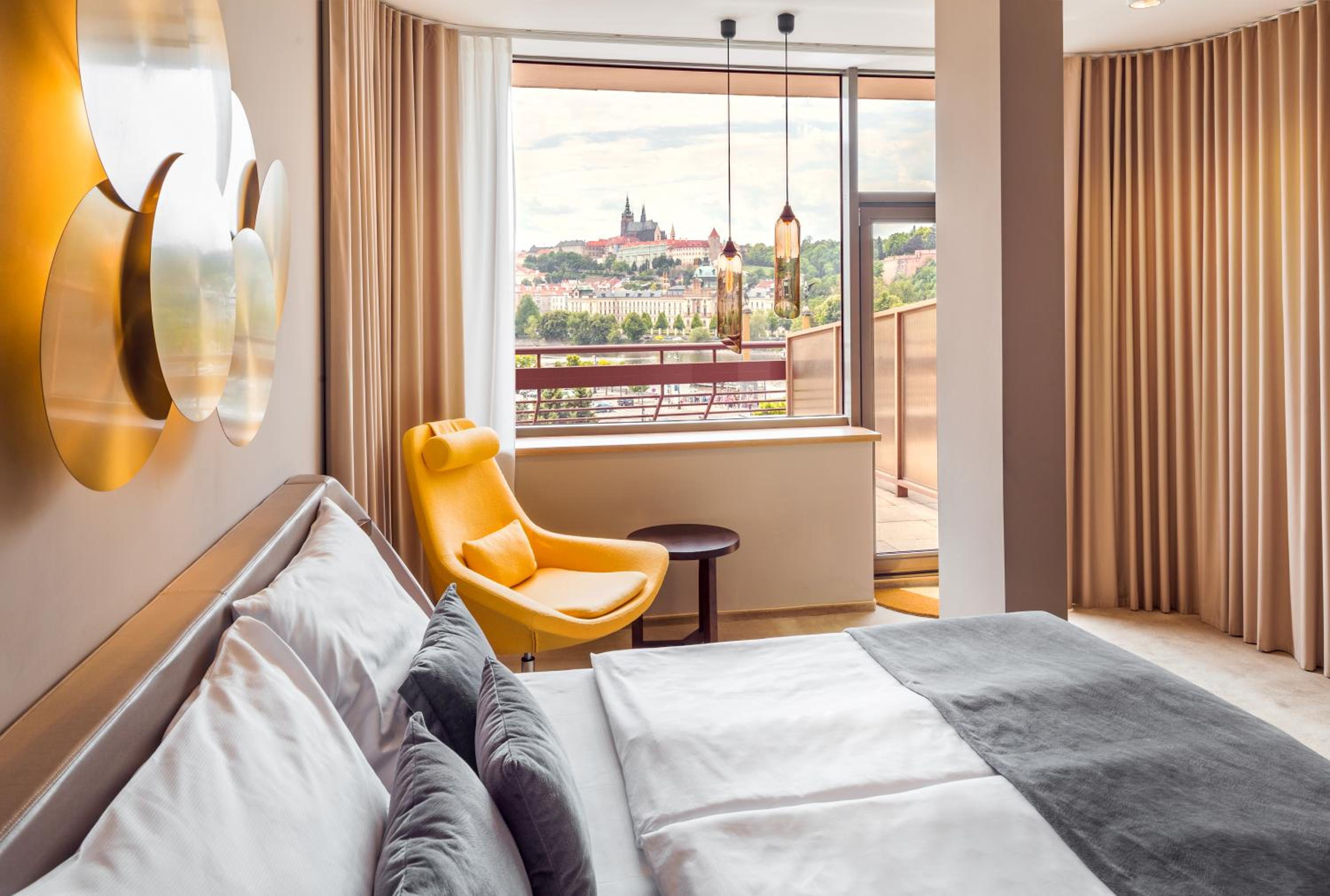 Deluxe Double or Twin room with Castle view and Terrace