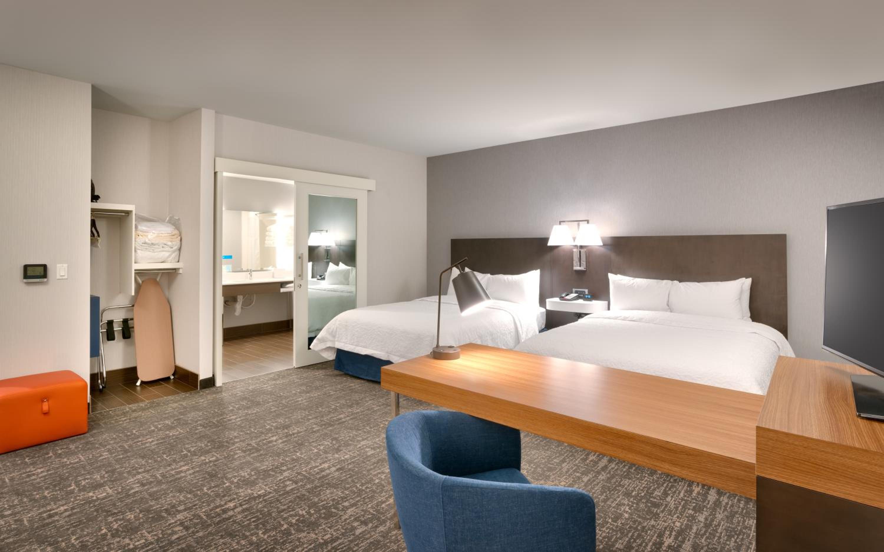 Queen Room with Bath Tub - Mobility Access/Non-Smoking