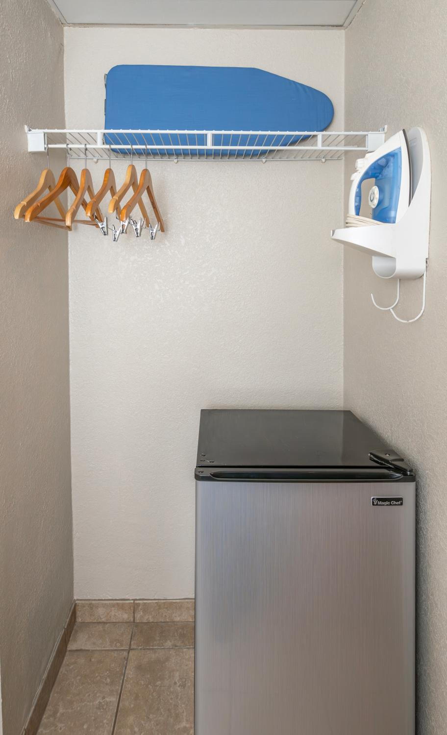 Double Room with Two Double Beds - Pool Side - No Stove